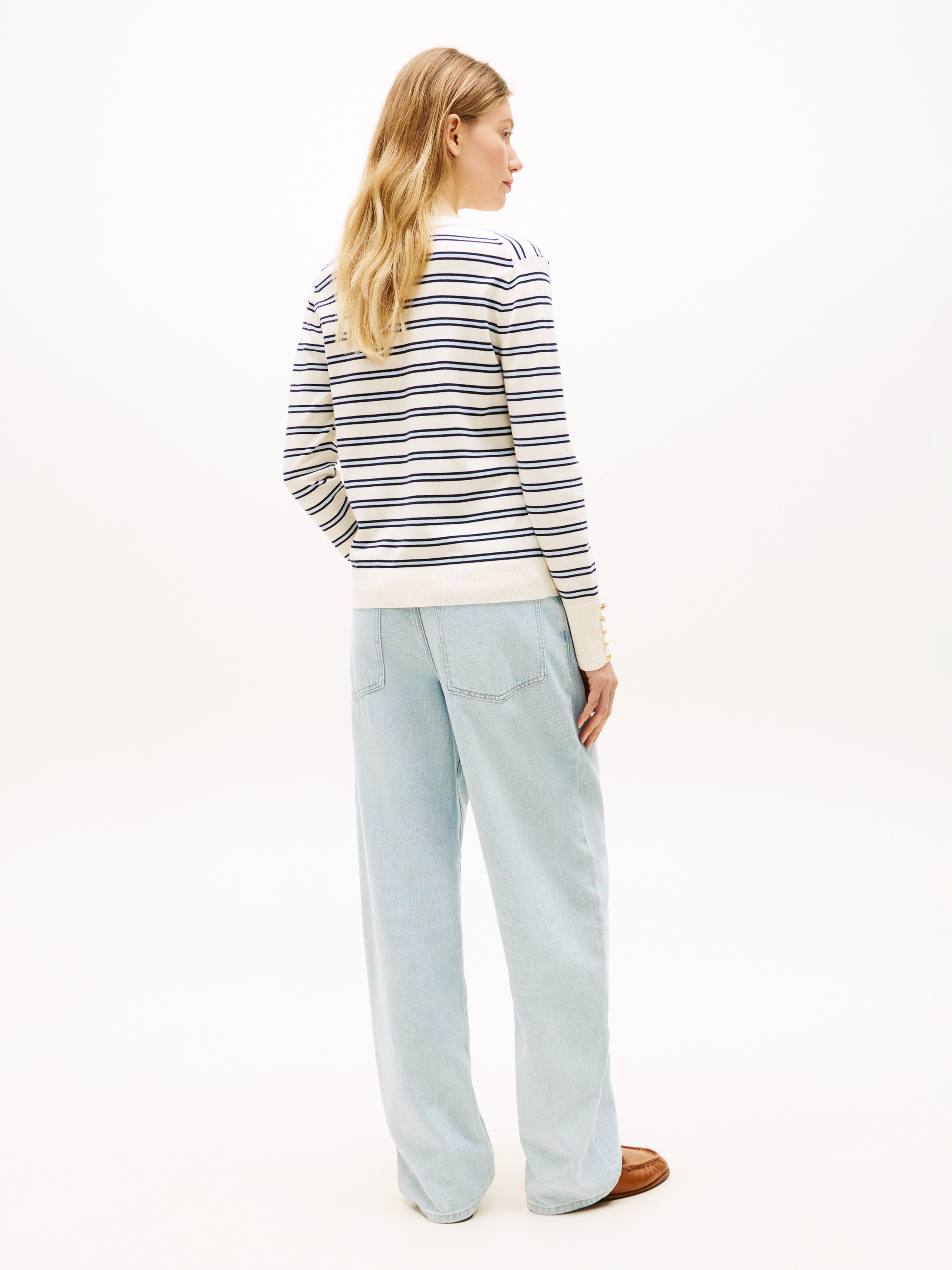 Tommy Hilfiger Strickpullover »STITCH V-NECK« mit Knopfdetail am Ärmel, Regular Fit