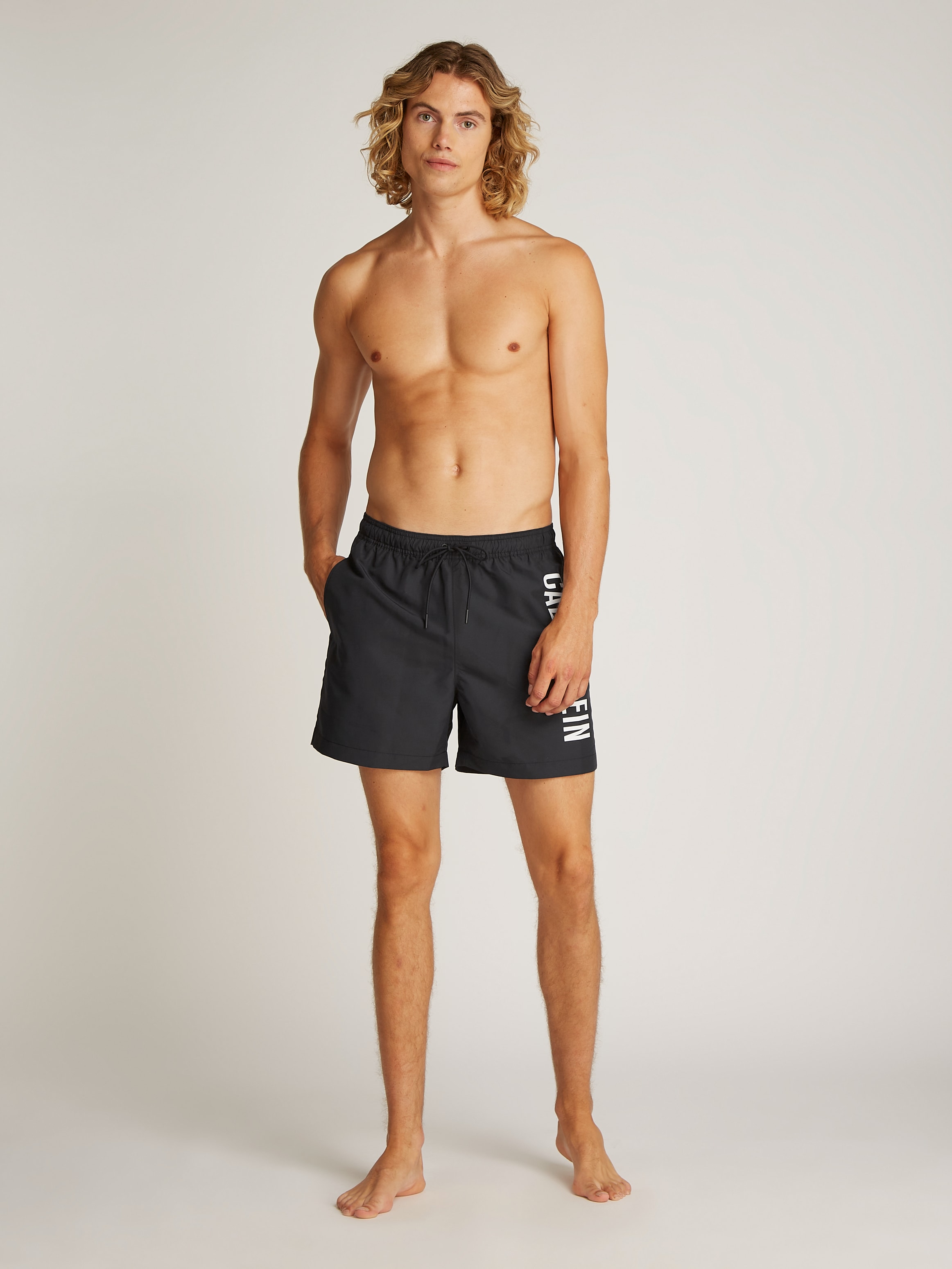 Calvin Klein Swimwear Badeshorts »MEDIUM DRAWSTRING«, mit großem Logo