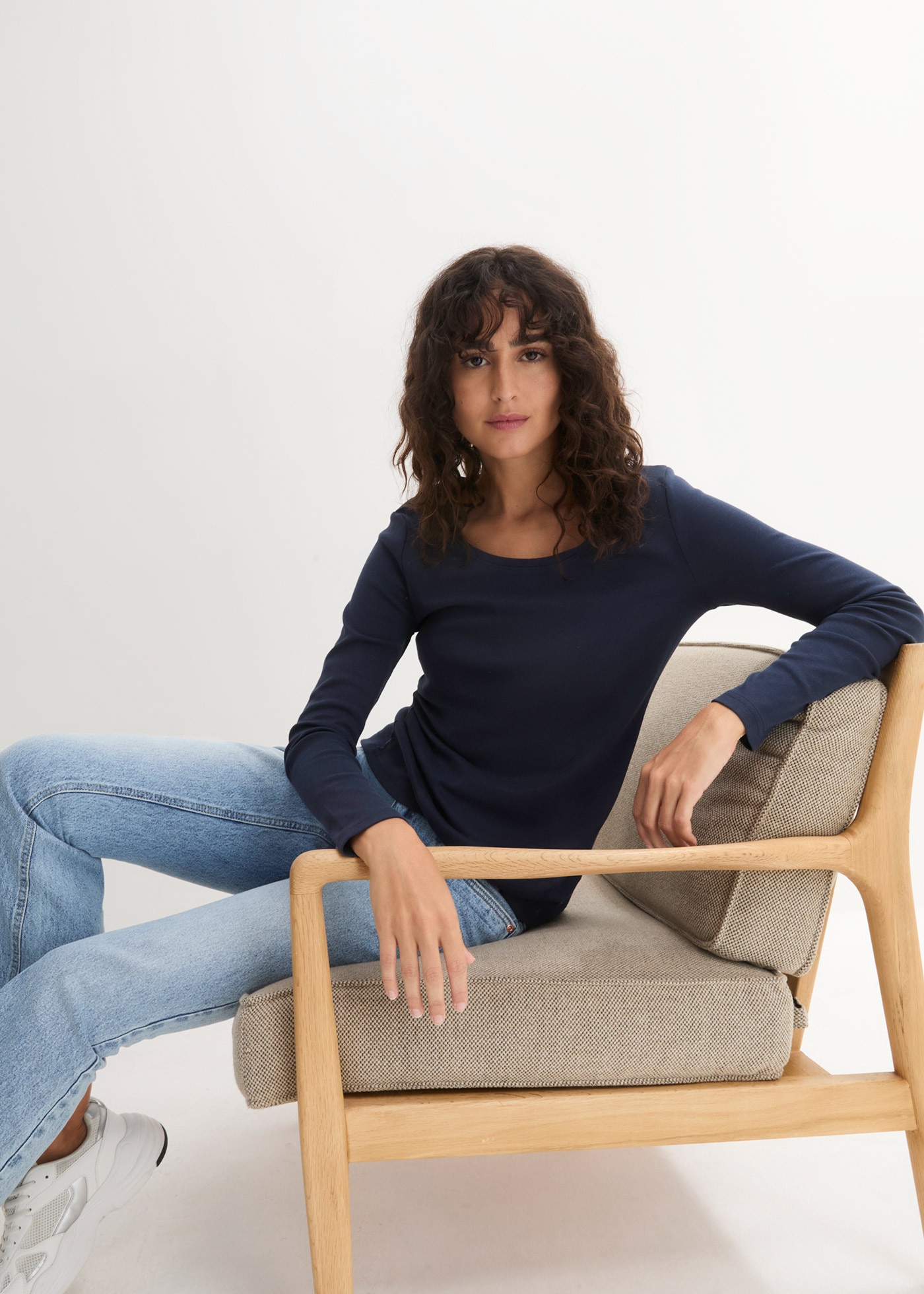 bonprix Langarmshirt leicht taillierte Passform, Rundhalsausschnitt, aus reiner Baumwolle