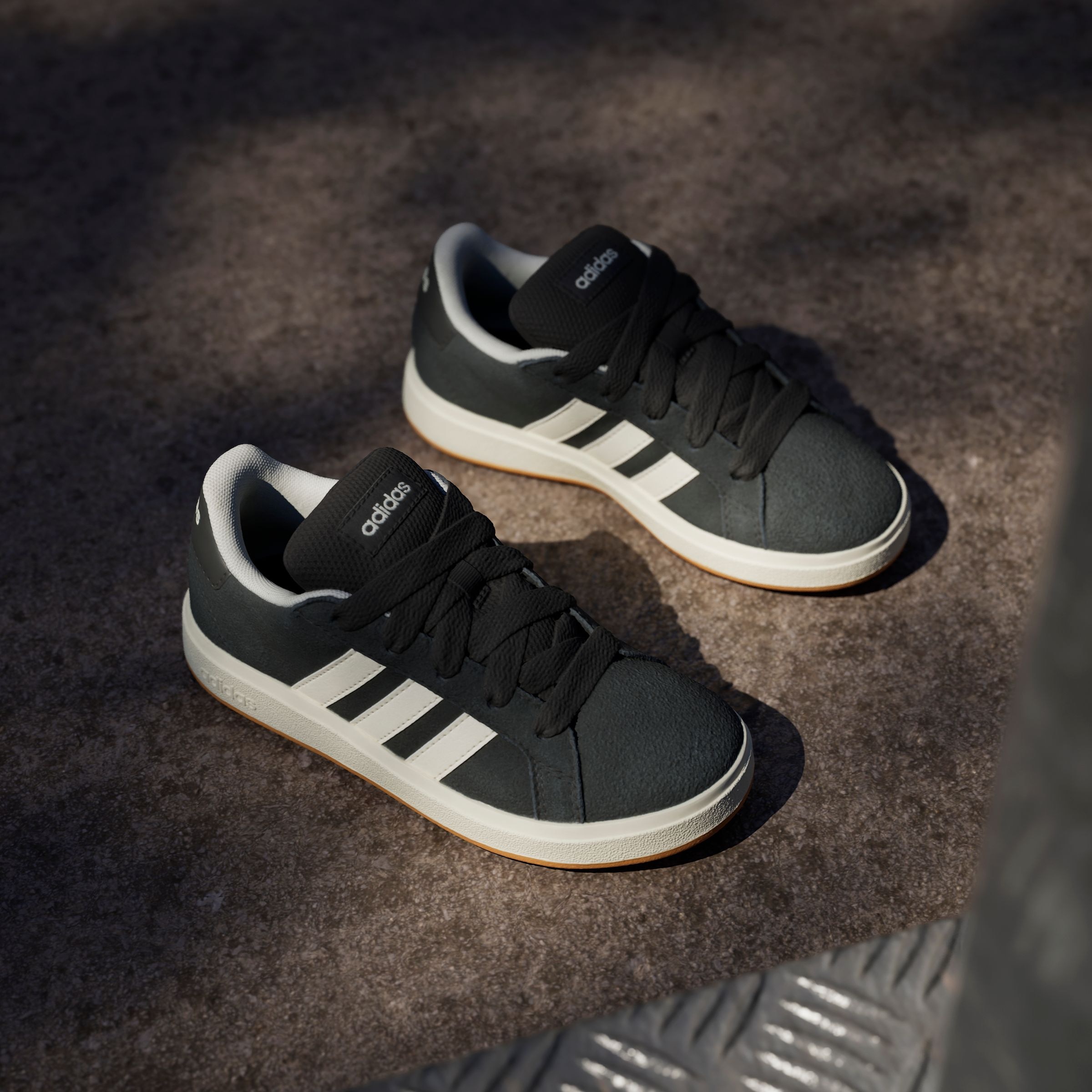 adidas Sportswear Sneaker »GRAND COURT 00S KIDS«, Design auf den Spuren des adidas Superstar