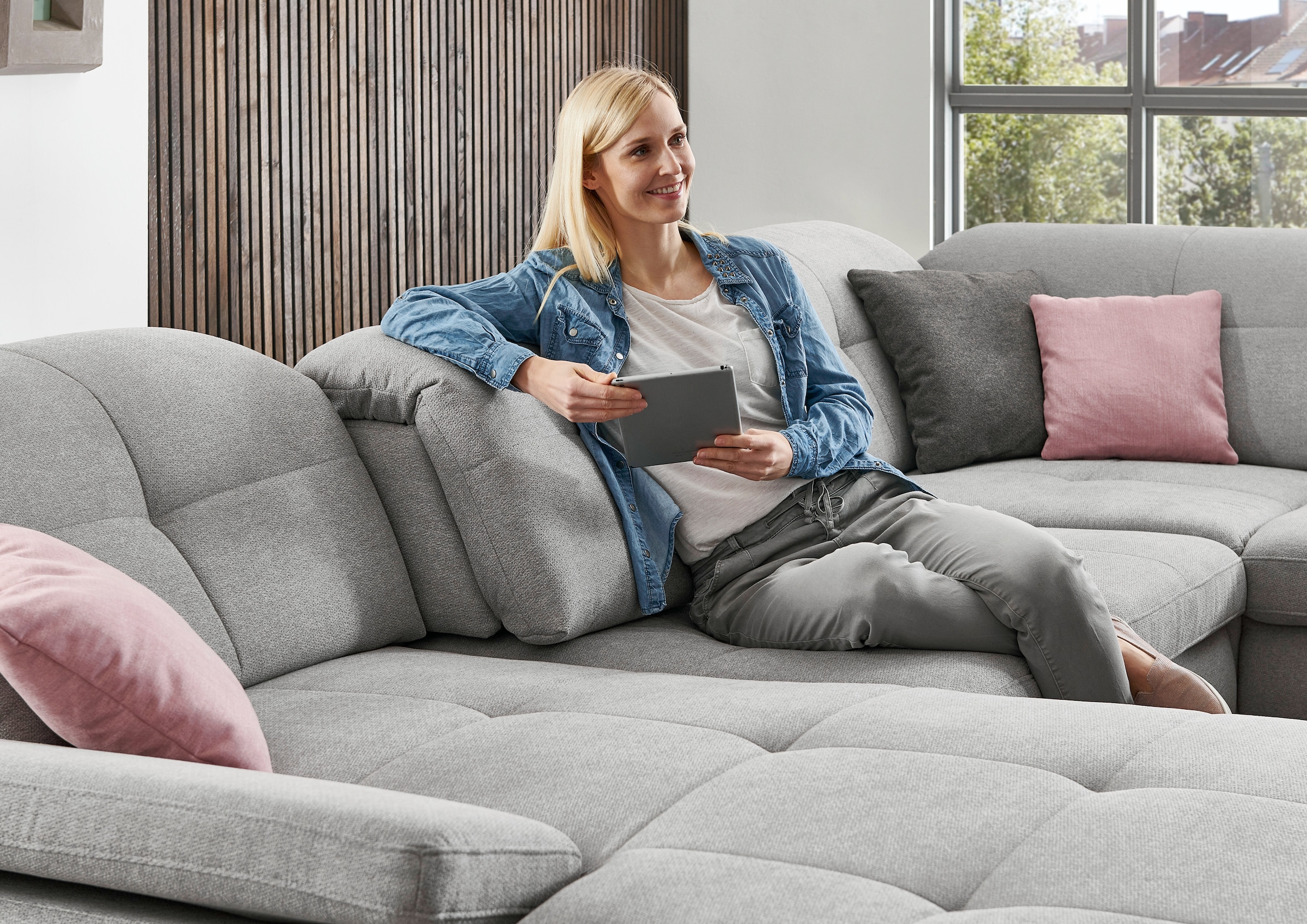 Die PlanBar Ecksofa »MP-IN16012 L-Form, mit Federkern-Polsterung«, inkl. Sitztiefenverstellung wahlweise mit weiteren Funktionen