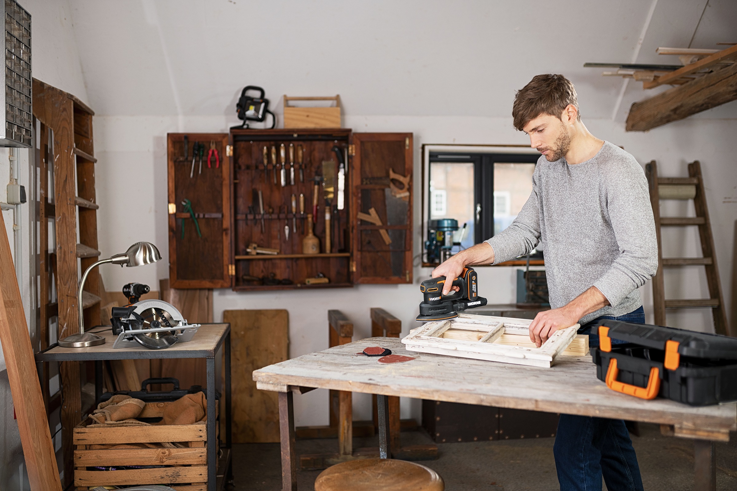 Worx Akku-Tellerschleifer »WX822.9«, für Holzmöbel und Türen, mit Staubfangsack, ohne Akku & Ladegerät