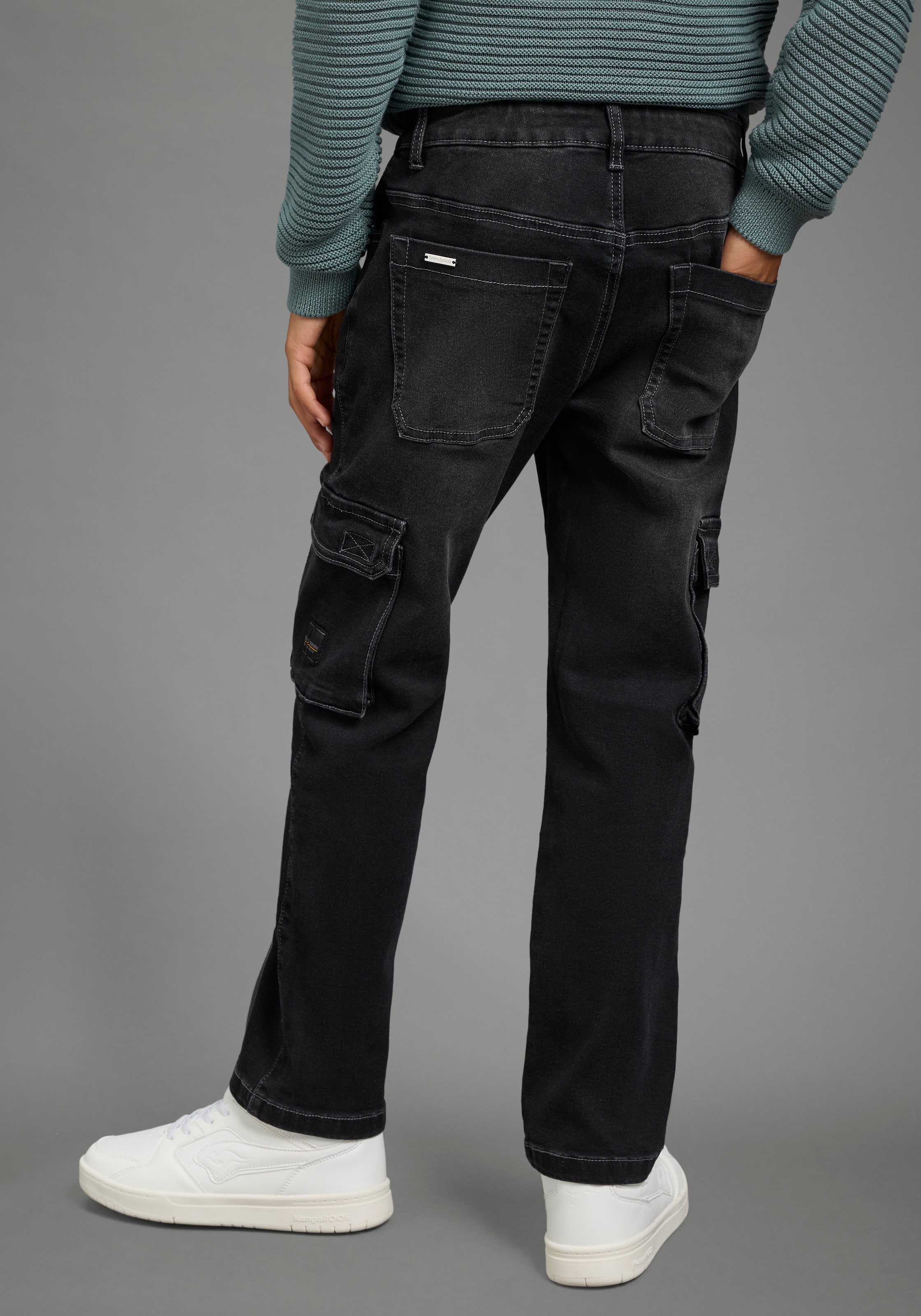 Bruno Banani Loose-fit-Jeans »Cargojeans in lockerer Form« mit Carog-Taschen, gerades Bein, normale Leibhöhe