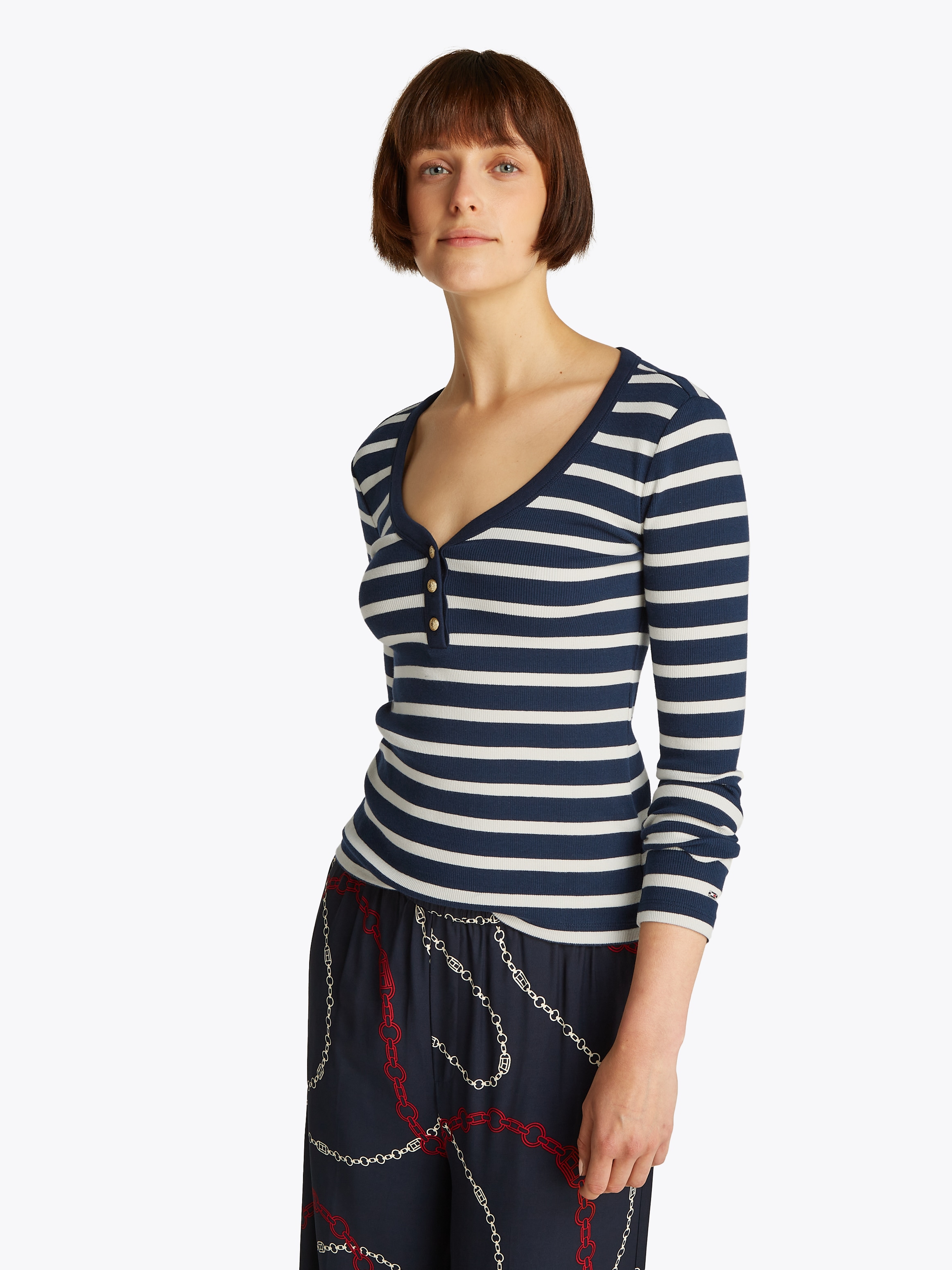 Tommy Hilfiger Langarmshirt »SLIM HENLEY GB SCOOP-NK LS«, mit Rippenstruktur, mit Metalllabel