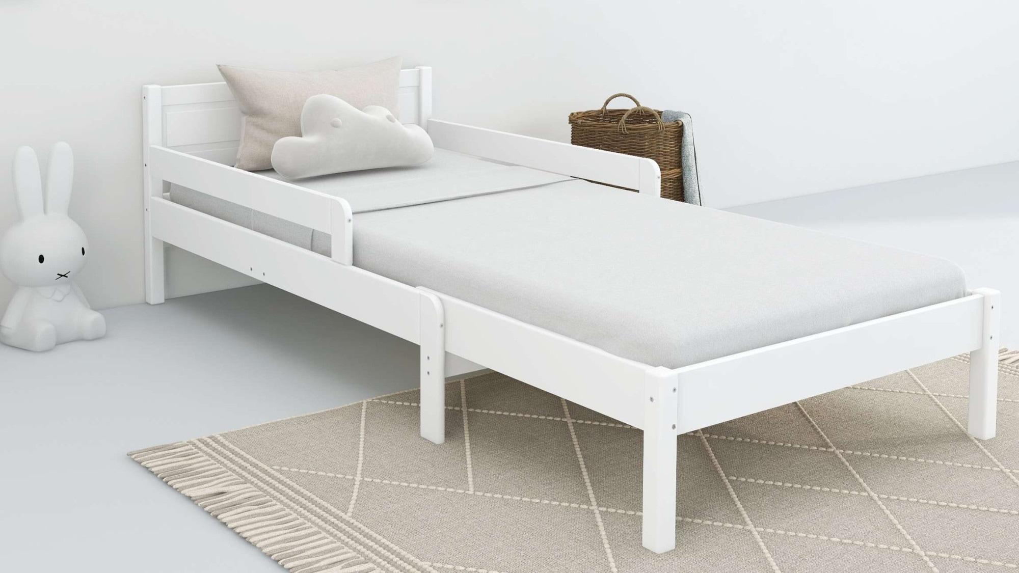 OTTO home Kinderbett »Hero, Massivholzbett, ausziehbar von 140 bis 200 cm, FSC®« 90cm Breite, 140-200cm Liegefläche,  massive Kiefer, mit Lattenrost, zeitlose Optik,  Rausfallschutz