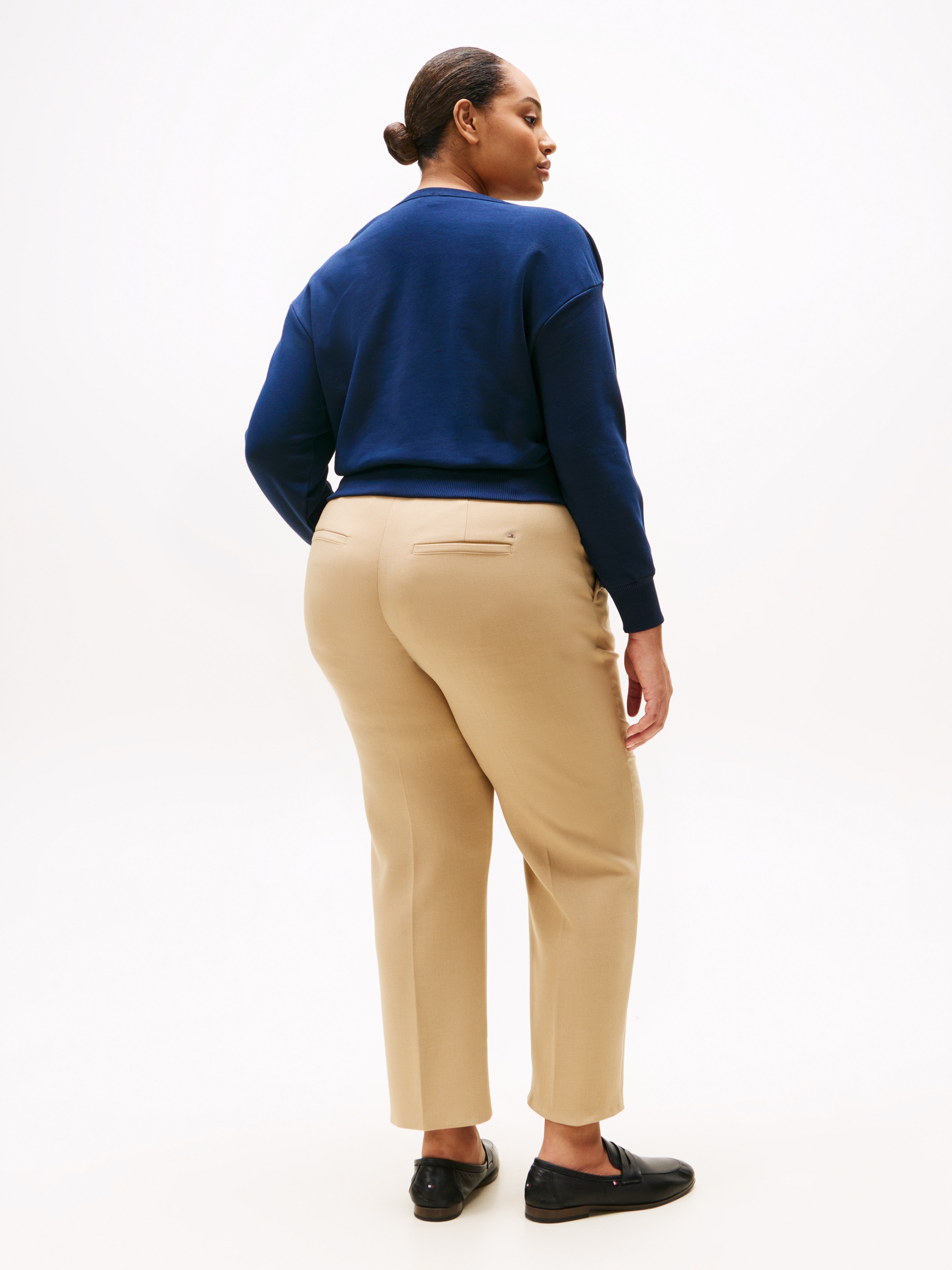 Tommy Hilfiger Curve Sweatshirt »CRV GOLD BTN BOAT-NK SWTSHRT«, in Großen Größen, mit goldfarbenem Knopf, U-Boot Ausschnitt
