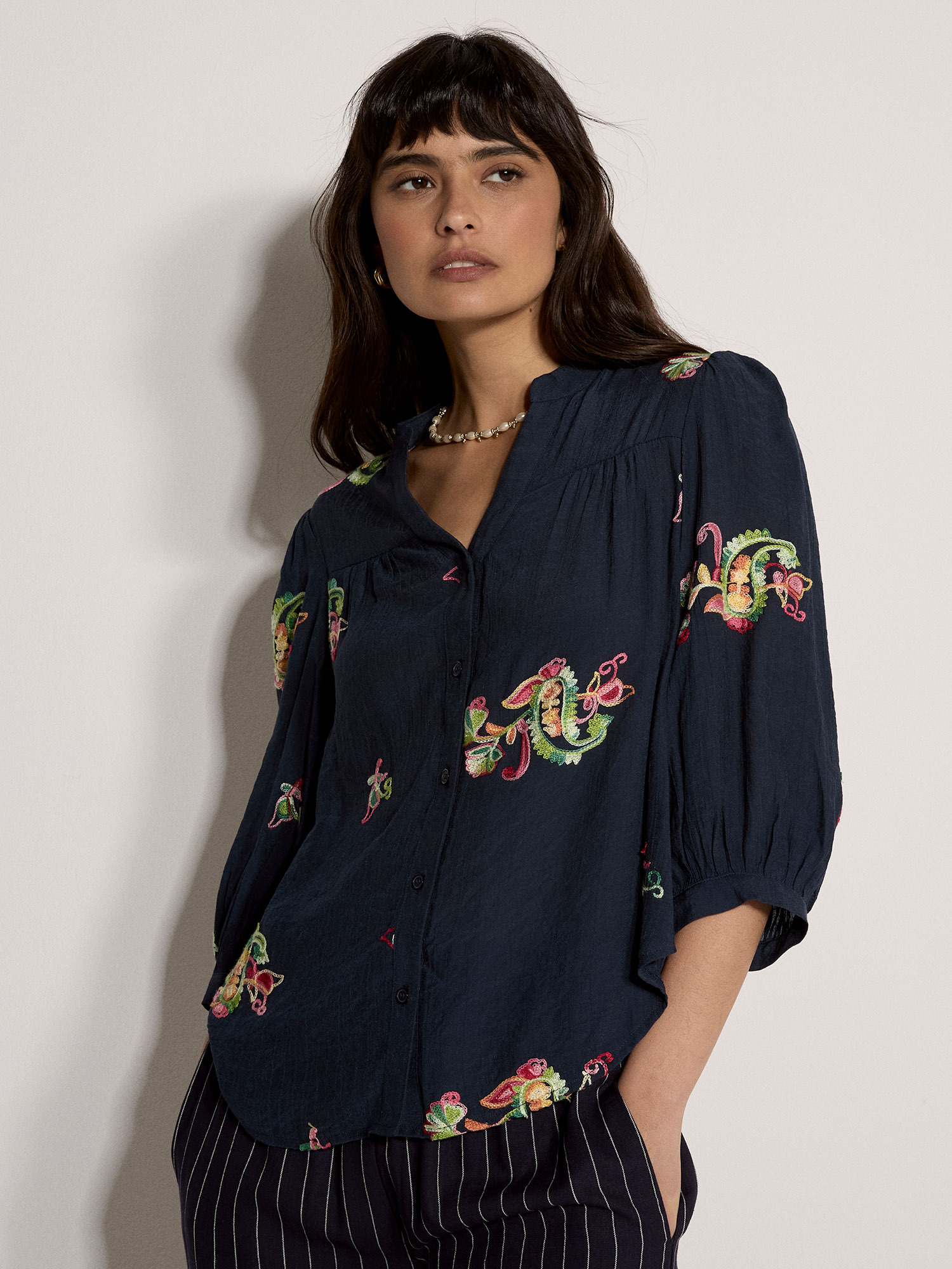 Apricot Blusentop "Bluse mit Blumen- und Paisley-Muster" mit Stickerei