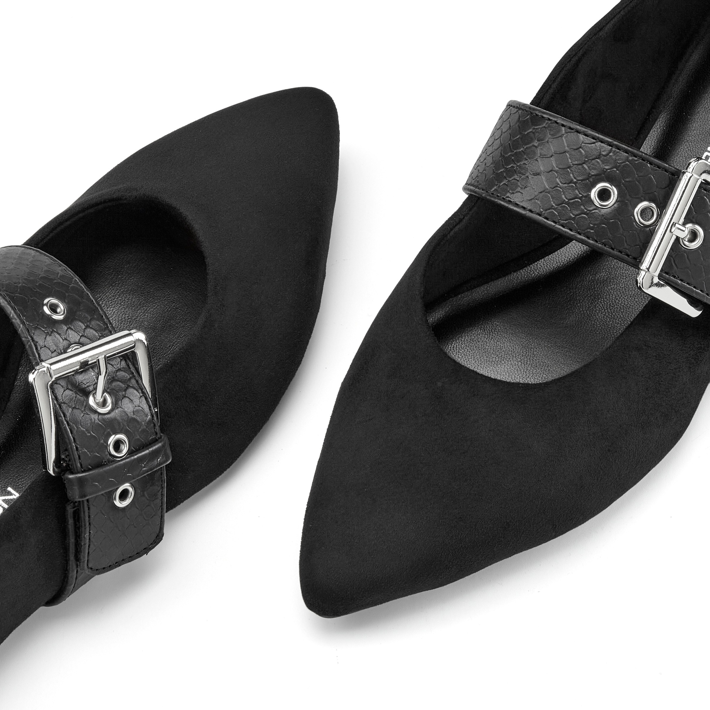French Connection Mary-Jane-Schuhe »Spangenschuh, Flacher Halbschuh, Riemchenballerina, Schlupfschuh«  mit feiner Velours-Optik, spitzer Zehenkappe und silberner Schnalle