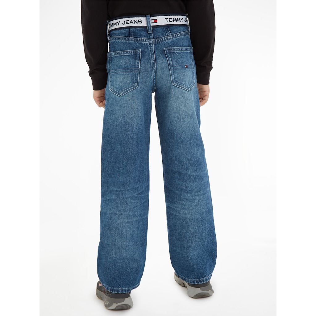 Tommy Hilfiger Girlfriend-Jeans »GIRLFRIEND MONOTYPE TAPE«, Kinder Kids Junior MiniMe,mit Gürtelimitat in Labelfarben