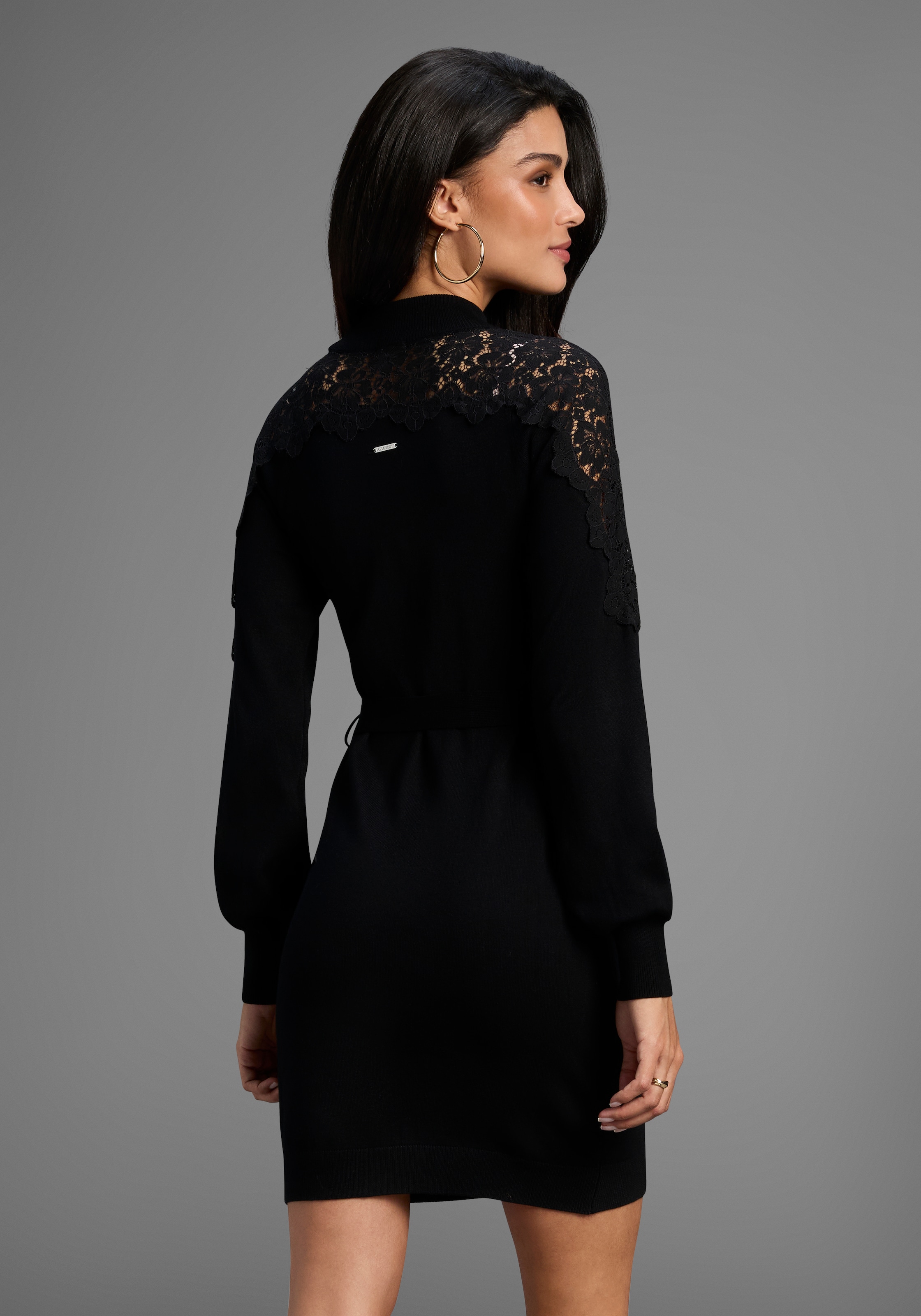 Laura Scott Strickkleid, mit edler Spitze