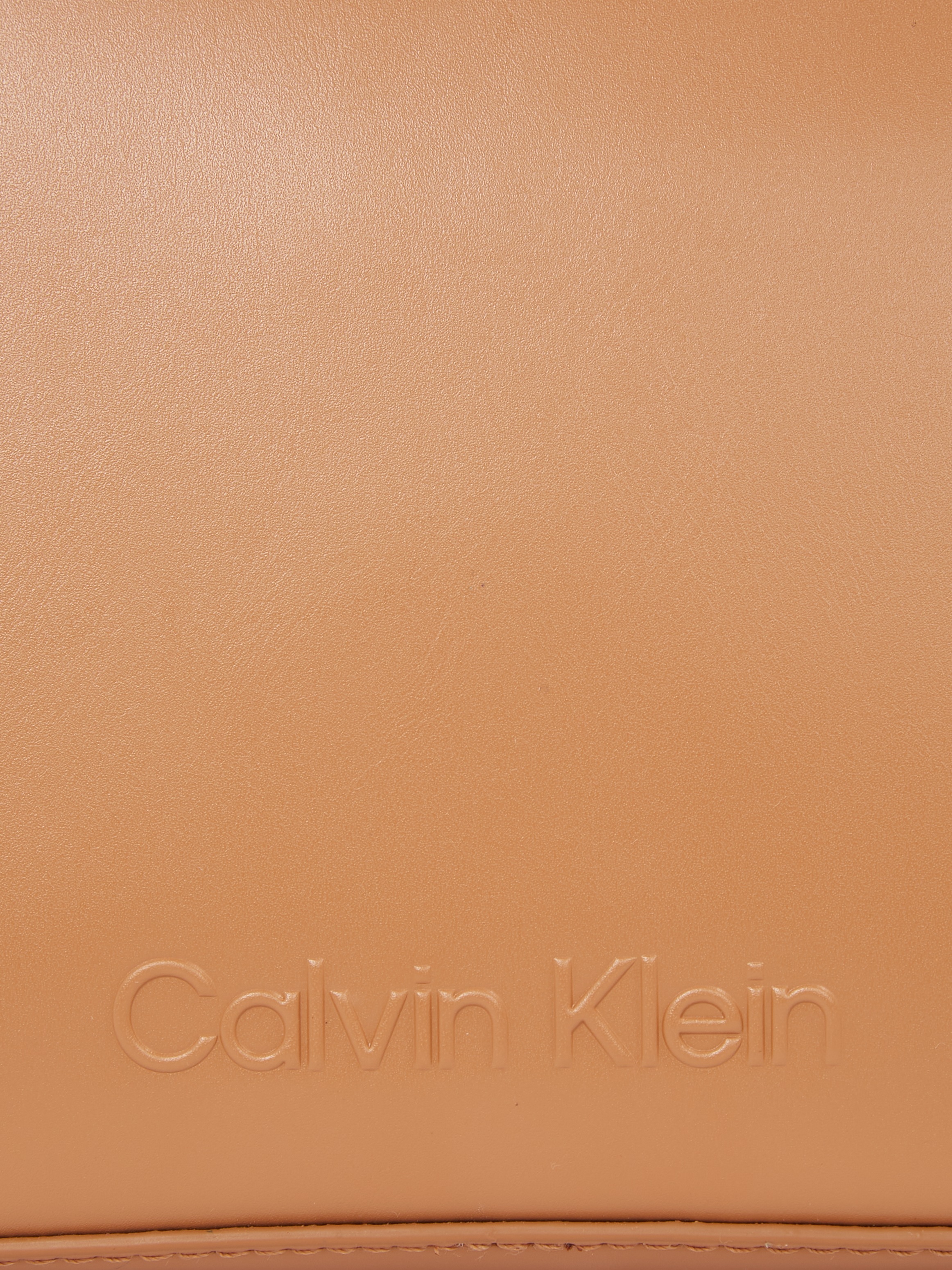 Calvin Klein Umhängetasche »EMBOSSED LOGO CAMERA BAG«