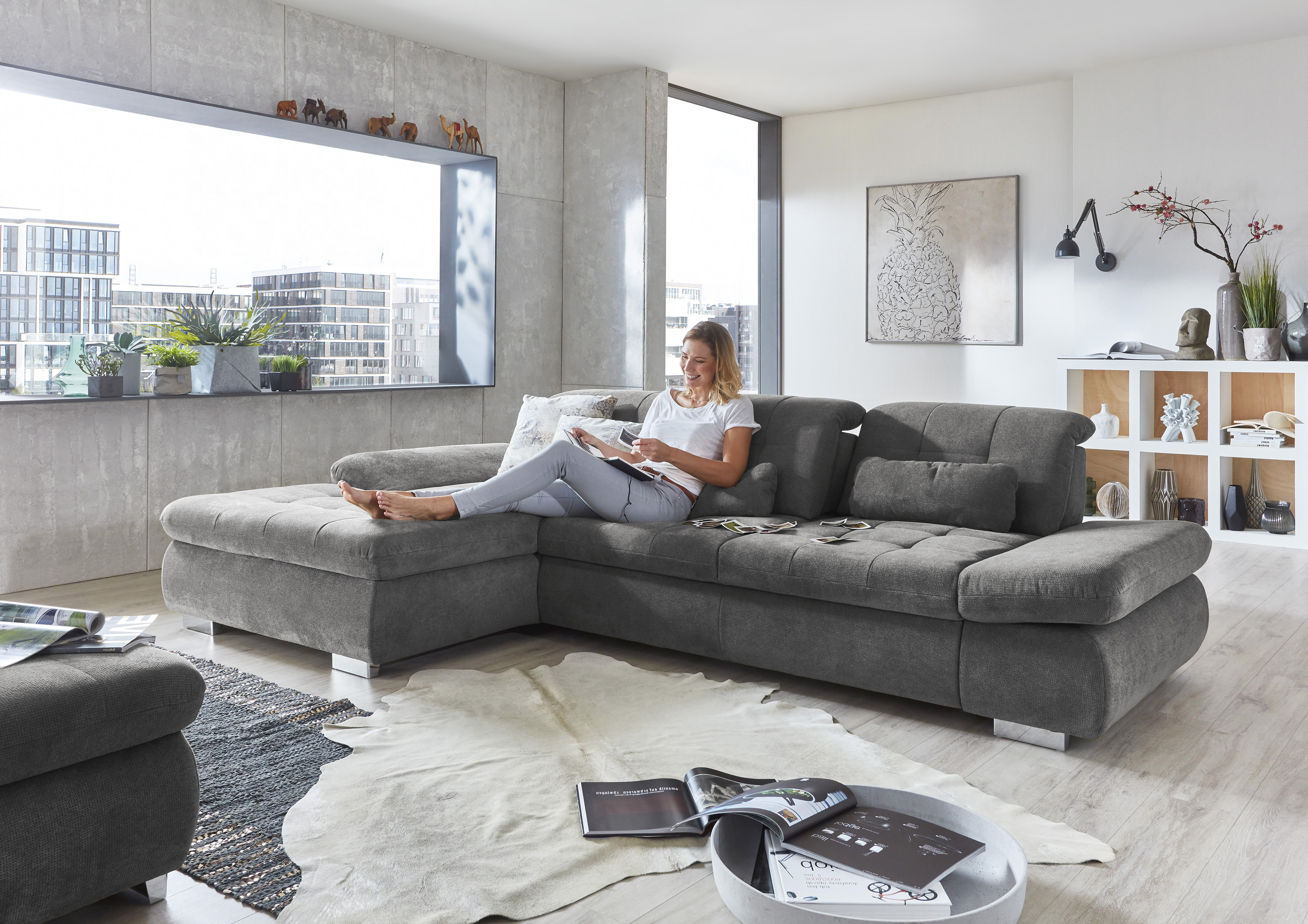Die PlanBar Ecksofa "MP-IN17004 L-Form, Breite 331 cm, Federkern-Polsterung" inkl. Sitztiefenverstellung, wahlweise weitere Funktionen