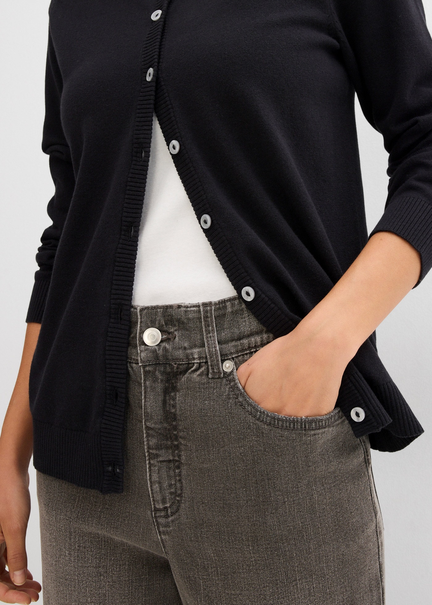 bonprix Strickjacke lockere Passform, aus Baumwolle und Polyamid, mit Knopfleiste