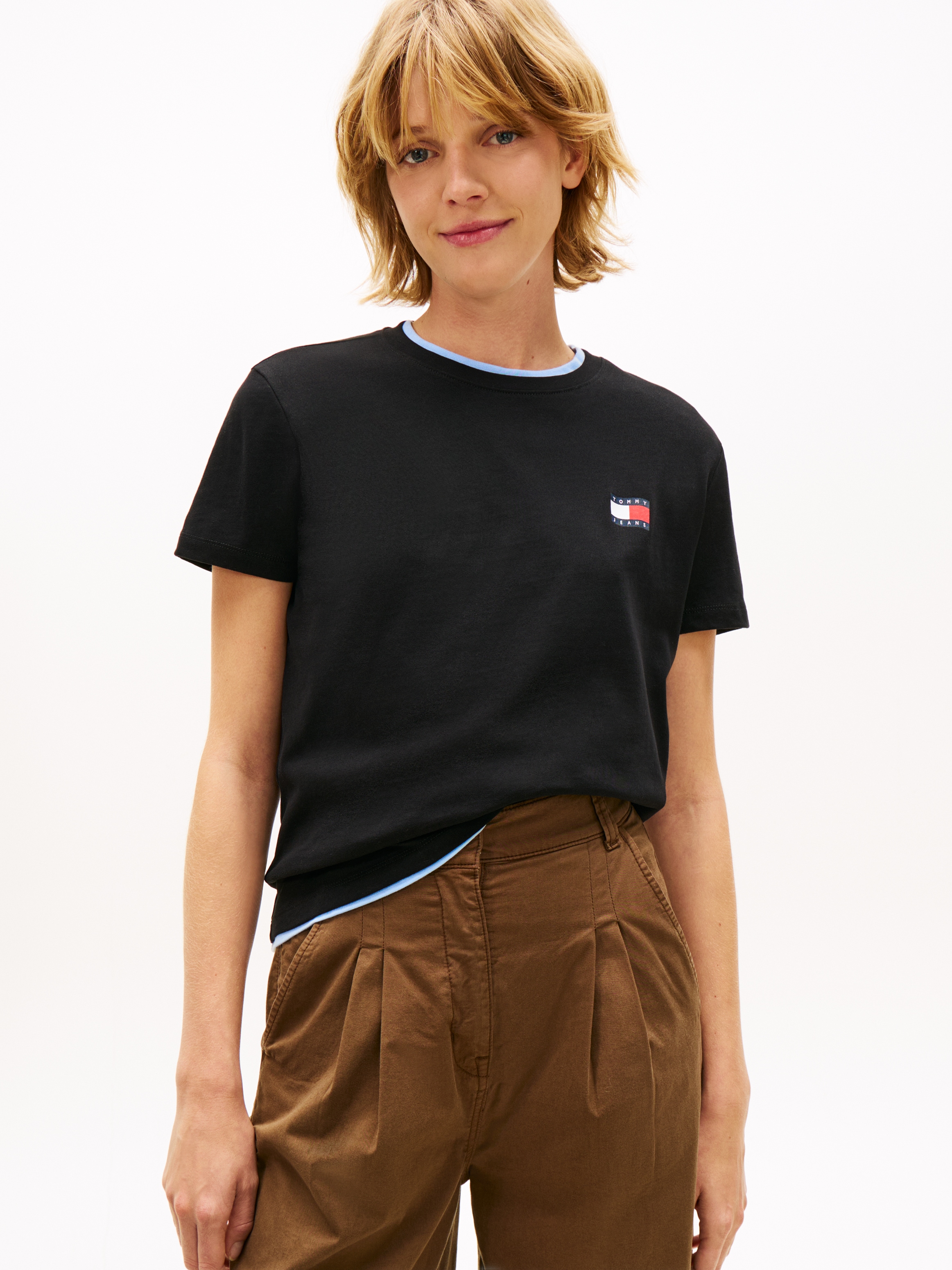 Tommy Jeans Kurzarmshirt "TJW REG WAVY FLAG SS TEE EXT" Tommy Flag-Badge au günstig online kaufen
