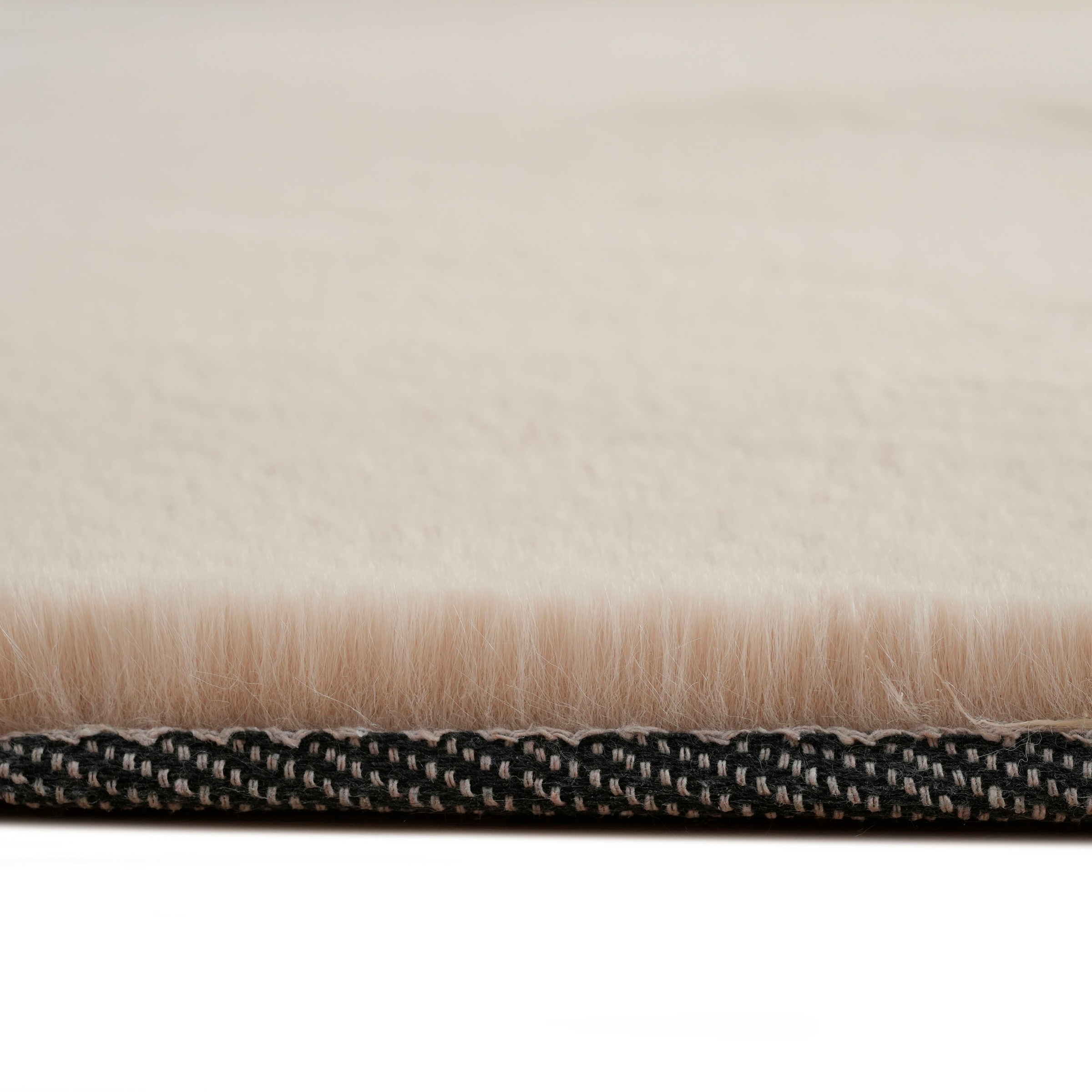 Bruno Banani Fellteppich »Rabbit 2, Kunstfell Teppich, Modern«, rechteckig, 25 mm Höhe, Kaninchenfell-Haptik, sehr weich, Wohnzimmer, Schlafzimmer, Esszimmer