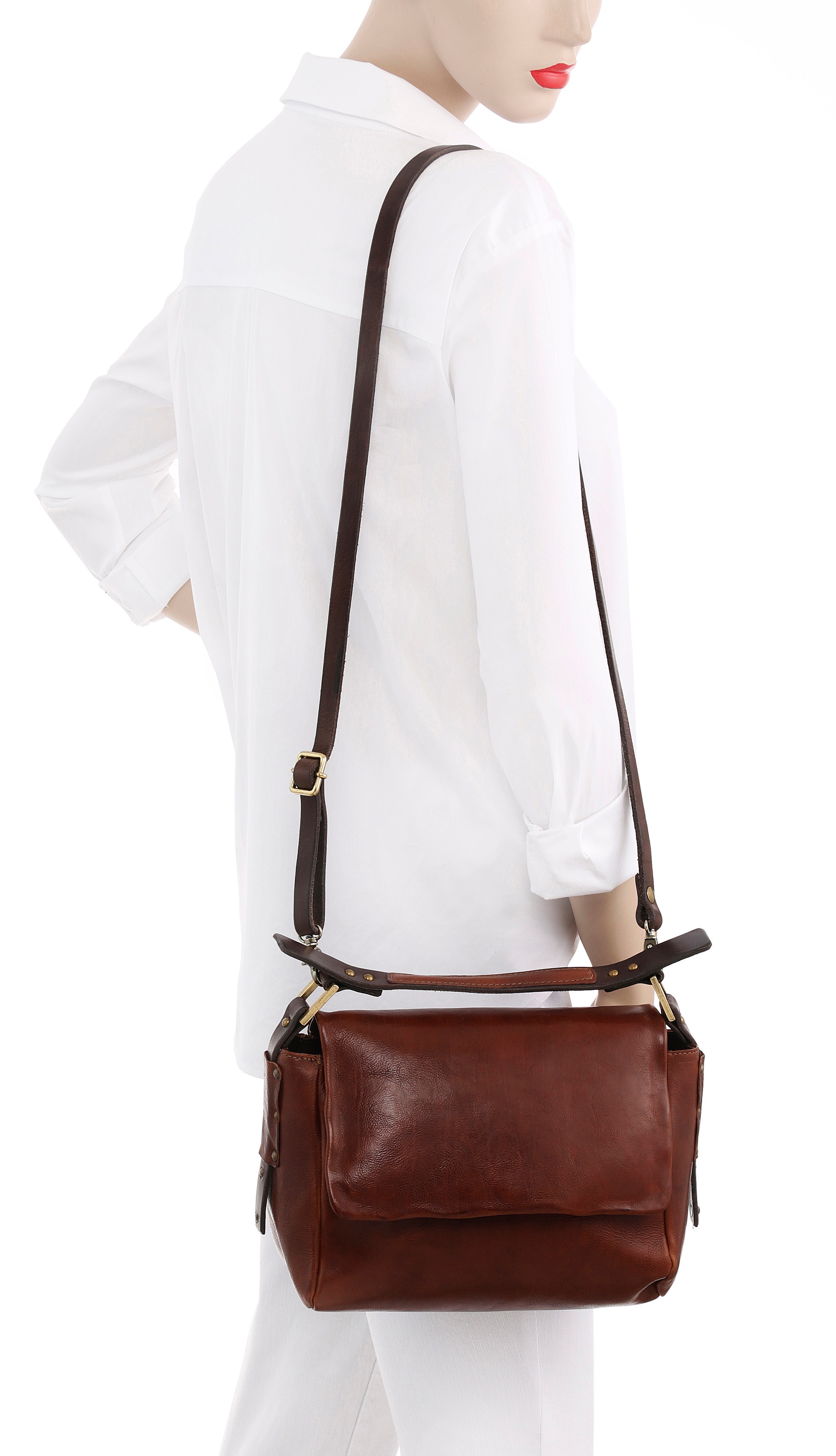 A.S.98 Umhängetasche aus echtem Leder mit Nietenverzierung GU8651