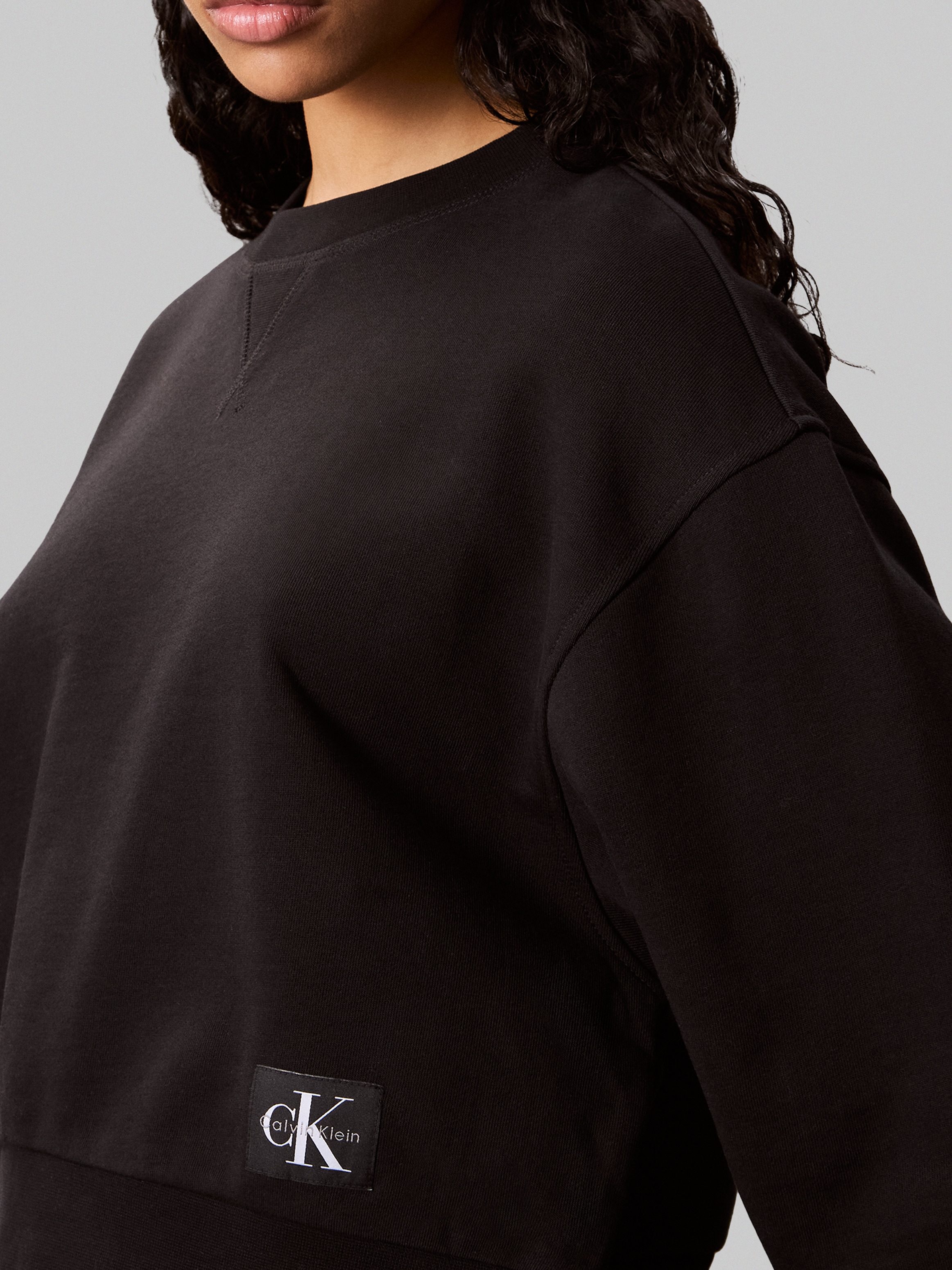 Calvin Klein Sweatshirt »FRENCH TERRY WOVEN LABEL CREW«, Regular fit mit Rundhalsausschnitt
