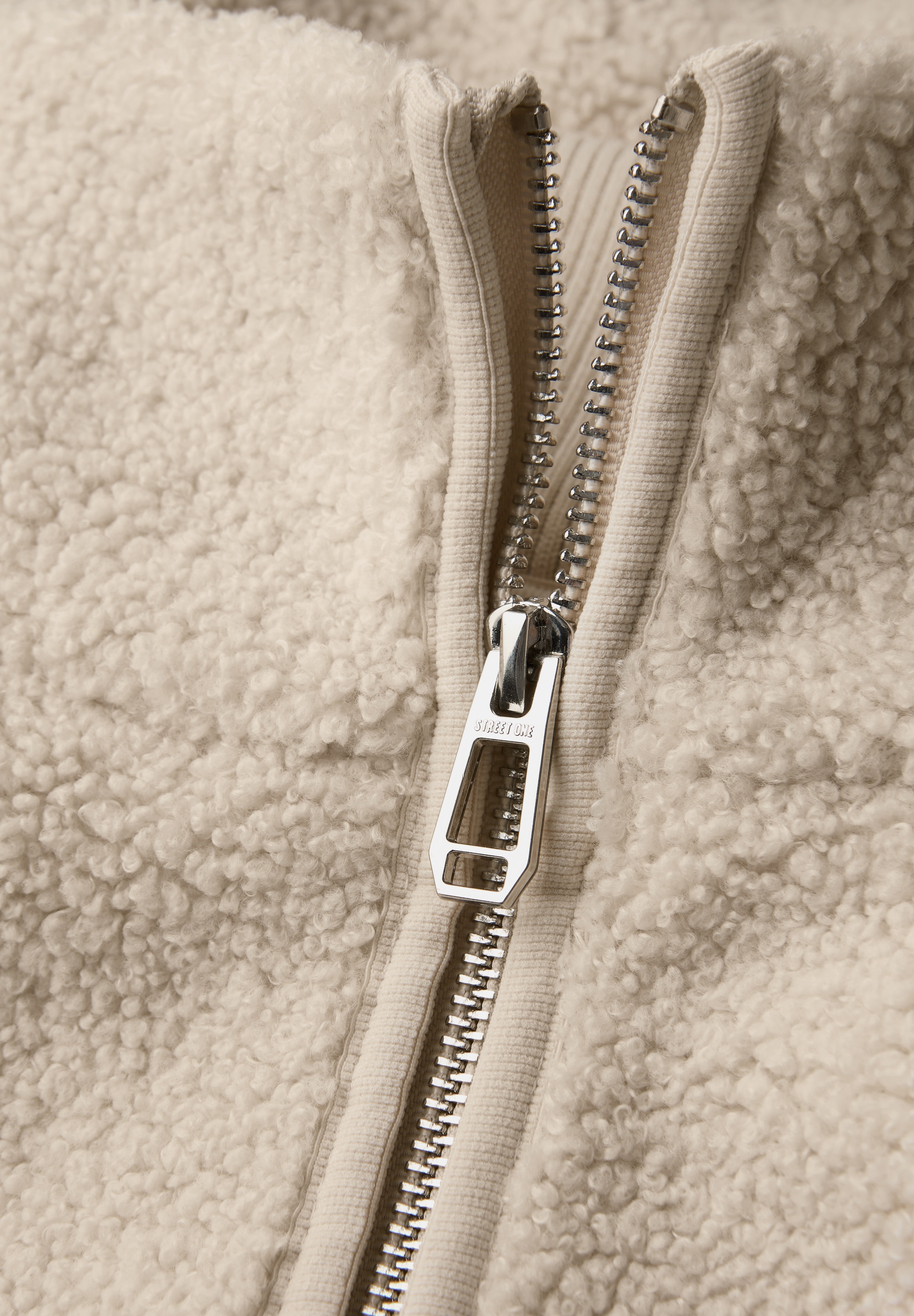 STREET ONE Fellweste, Teddy Weste mit Strickdetail