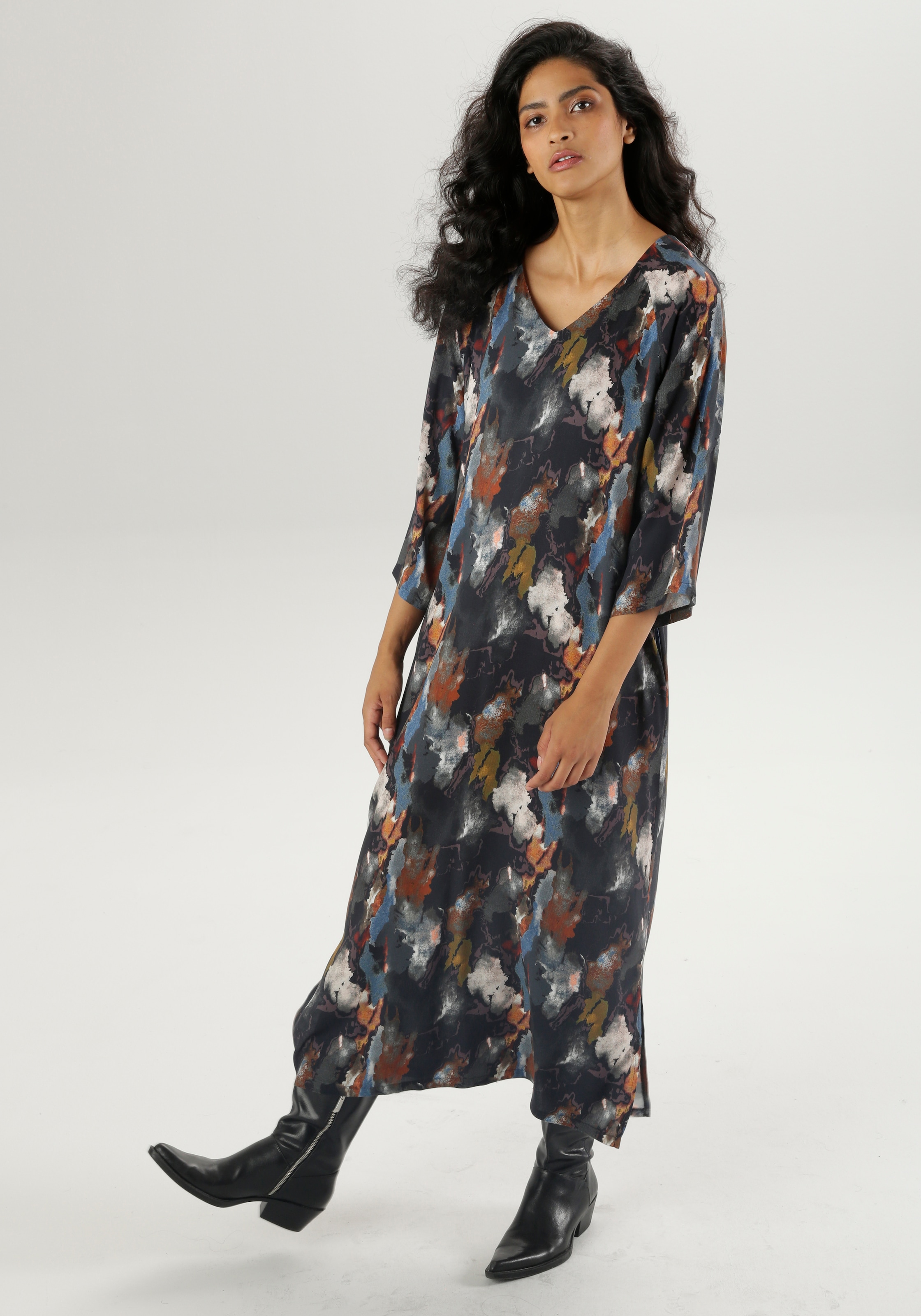 Aniston CASUAL Blusenkleid, mit extravagantem, grafischen Batik-Muster