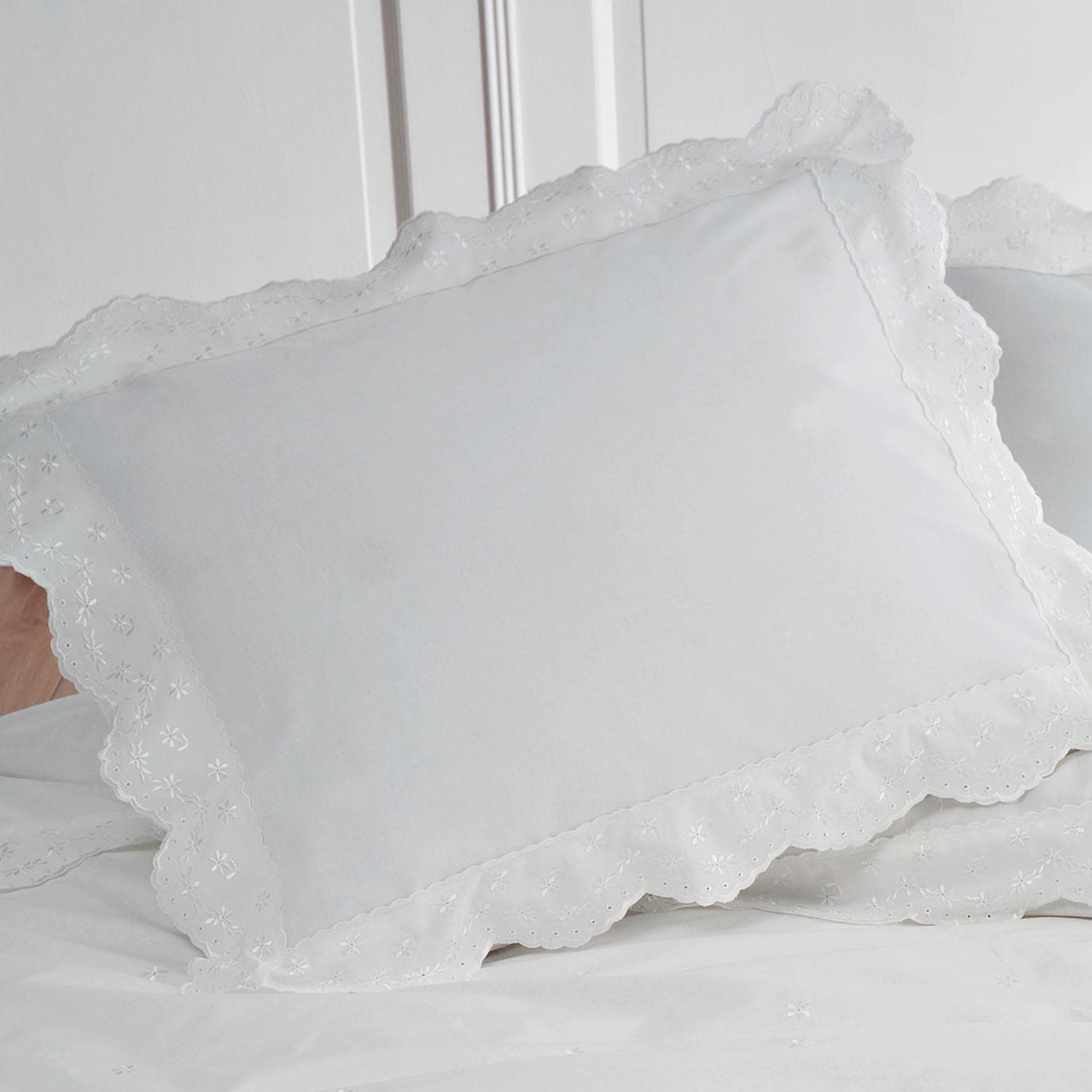 damai Bettwäsche »Savoy in Gr. 135x200, 155x220 oder 200x200 cm«, (2 tlg.), aus Baumwolle, Bettwäsche mit Stickerei, Bettwäsche mit Reißverschluss