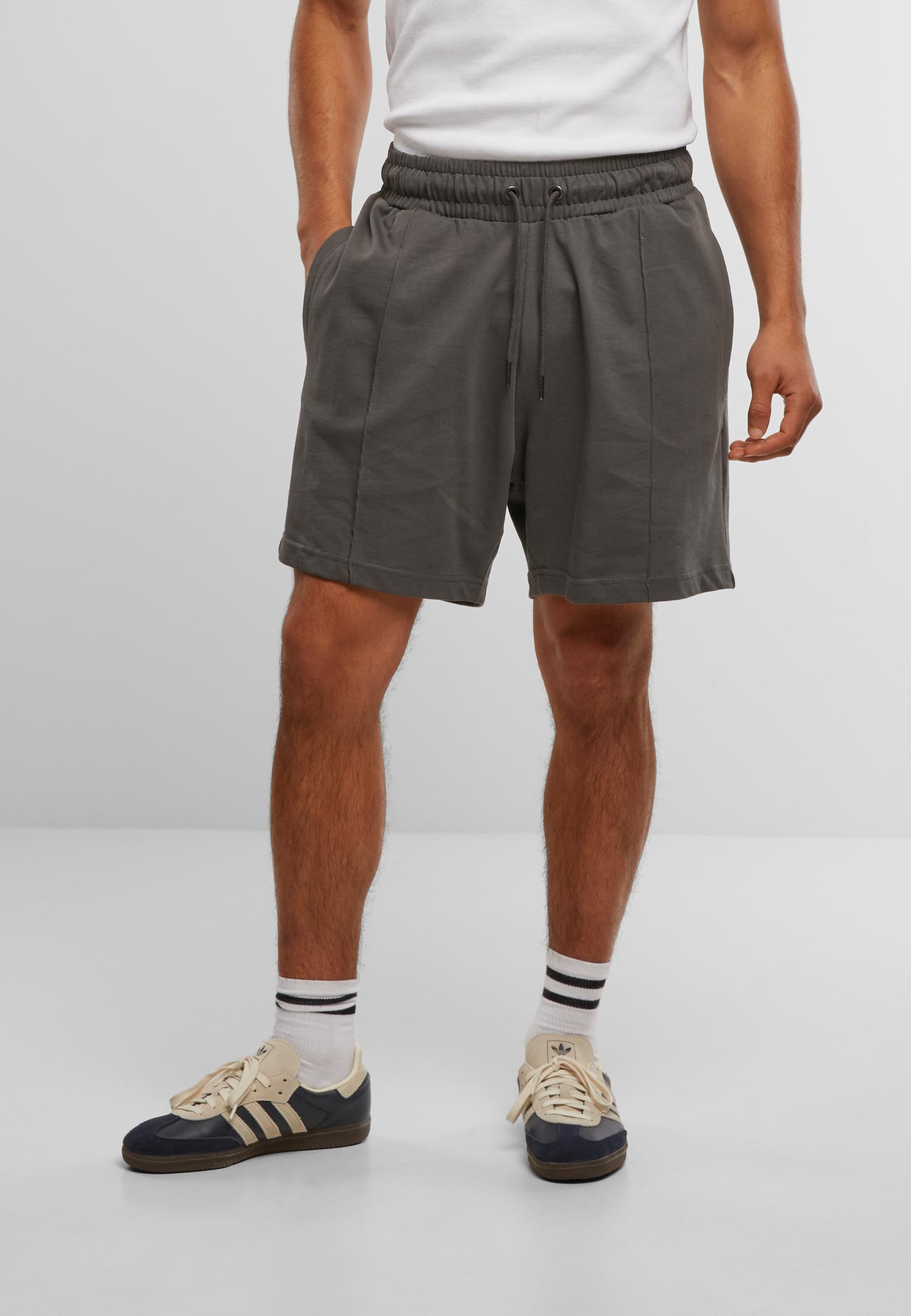 URBAN CLASSICS Sweatshorts »Urban Classics Heavy Jersey Pintuck Track Shorts«, (1 tlg.)