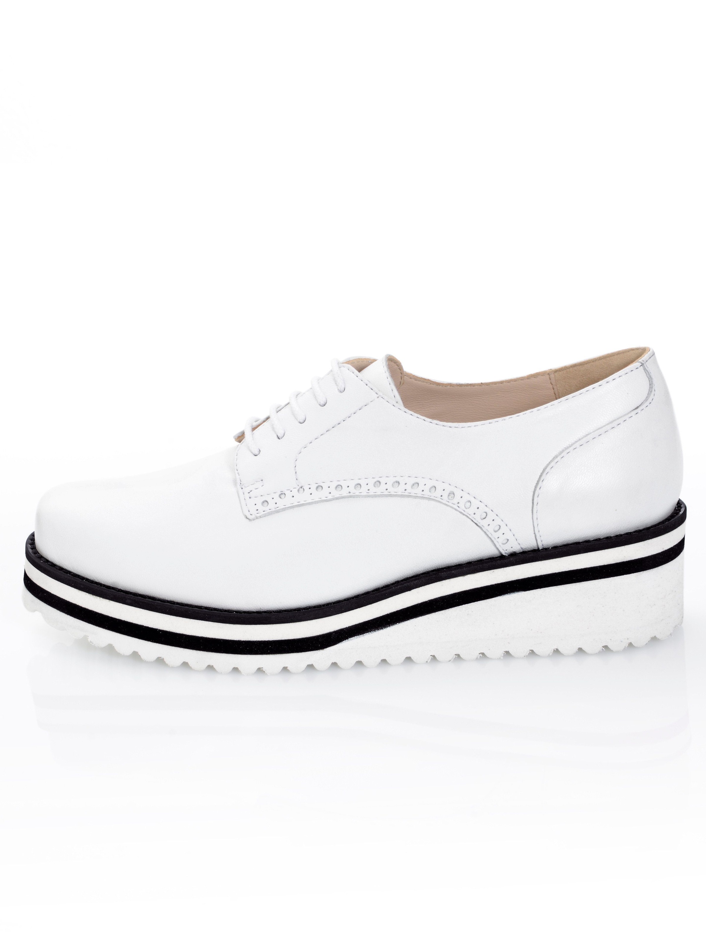 Schnürer mit Plateausohle in Streifenoptik