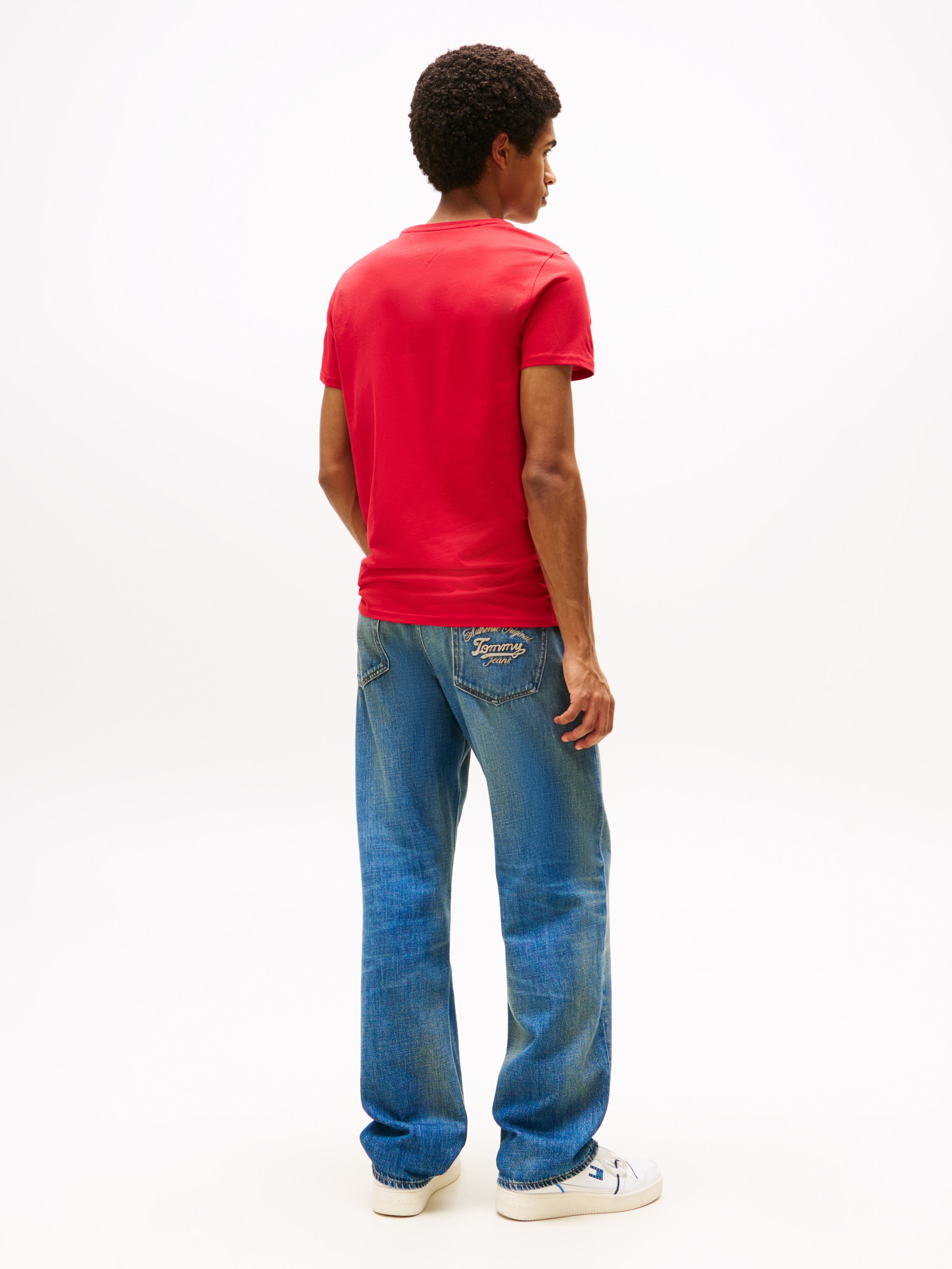 Tommy Jeans T-Shirt »TJM ESSENTIAL SOLID TEE«, mit Rundhalsausschnitt und dezenter Logo-Flag