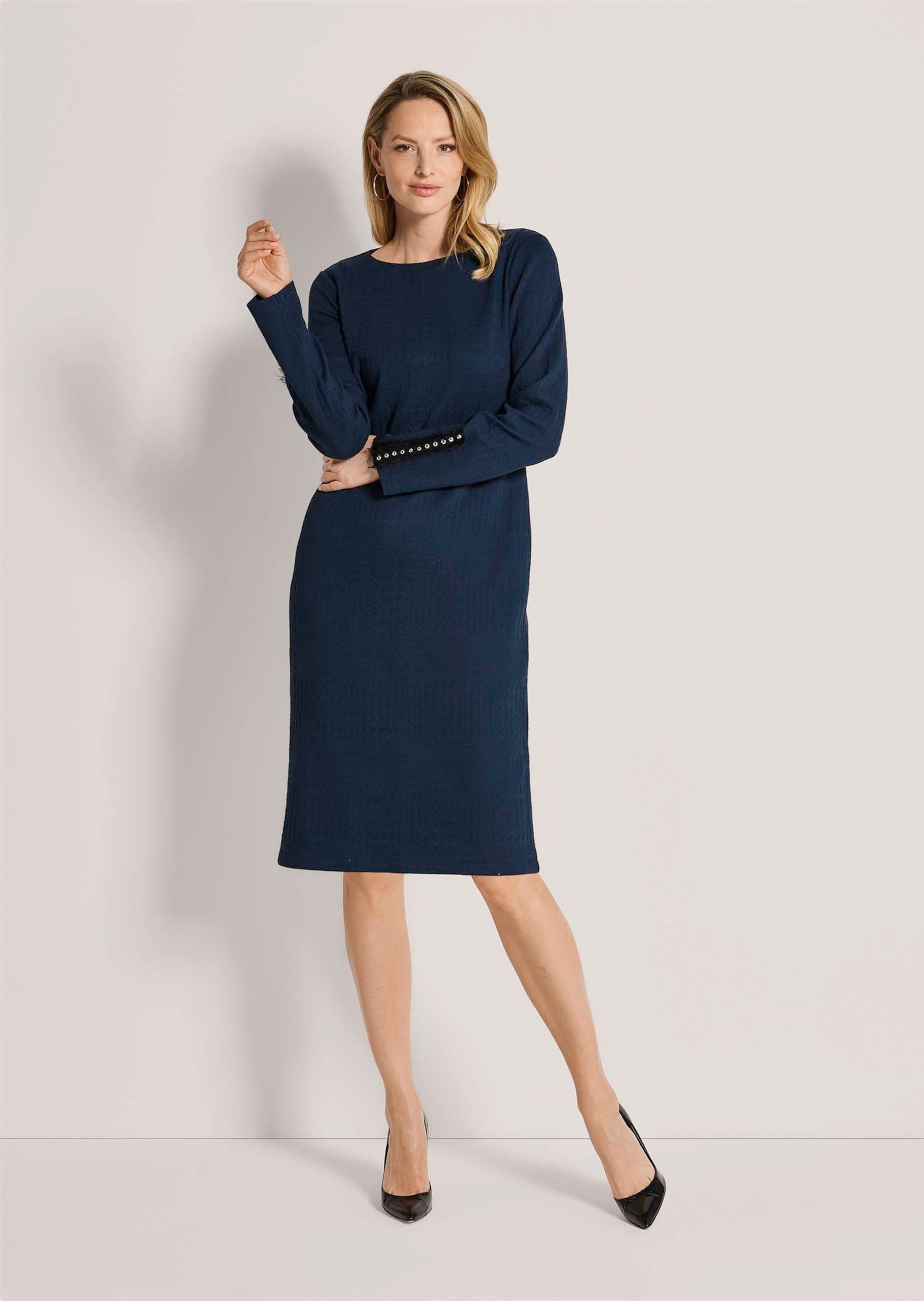 MADELEINE Midikleid »Kleid Jerseykleid mit Nietendetail am Ärmel« Ohne Tasche