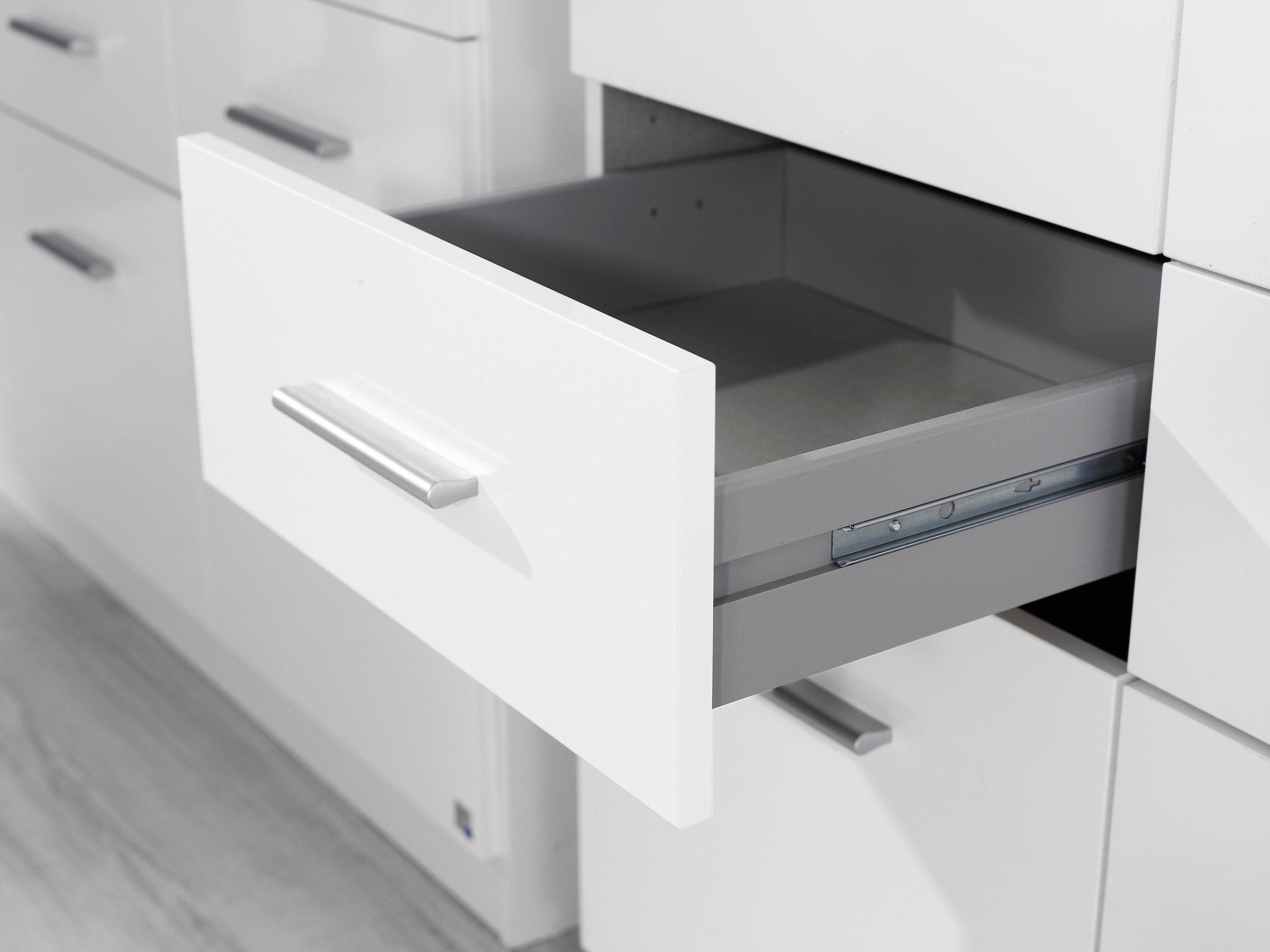 rauch Drehtürenschrank »Celle«, in 4 Breiten und 2 Höhen, optional mit Schubkästen MADE IN GERMANY