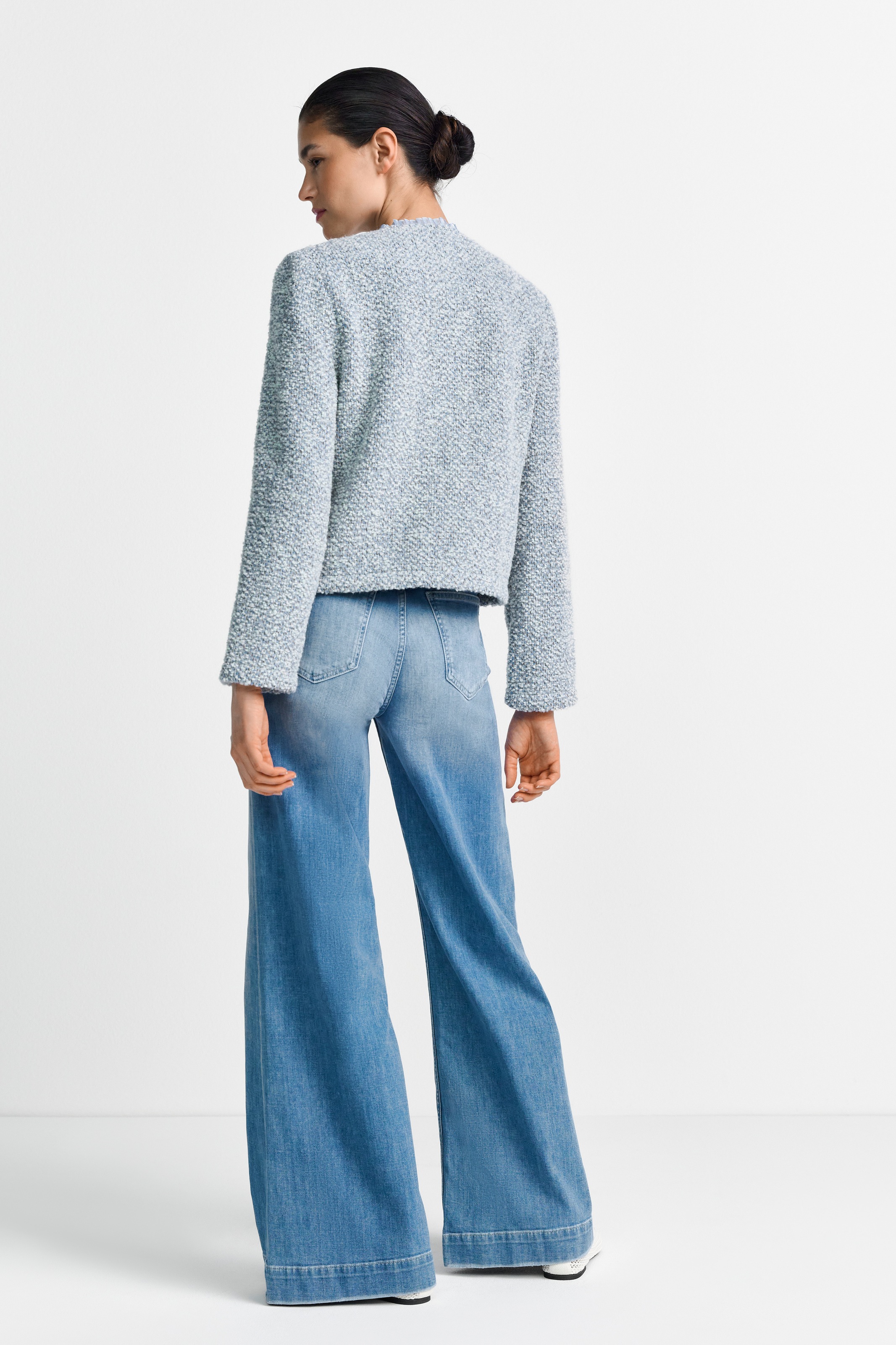 RICHROYAL Strickjacke abgesetzte Kanten mit feiner Rüschendetailierung, lockere Passform