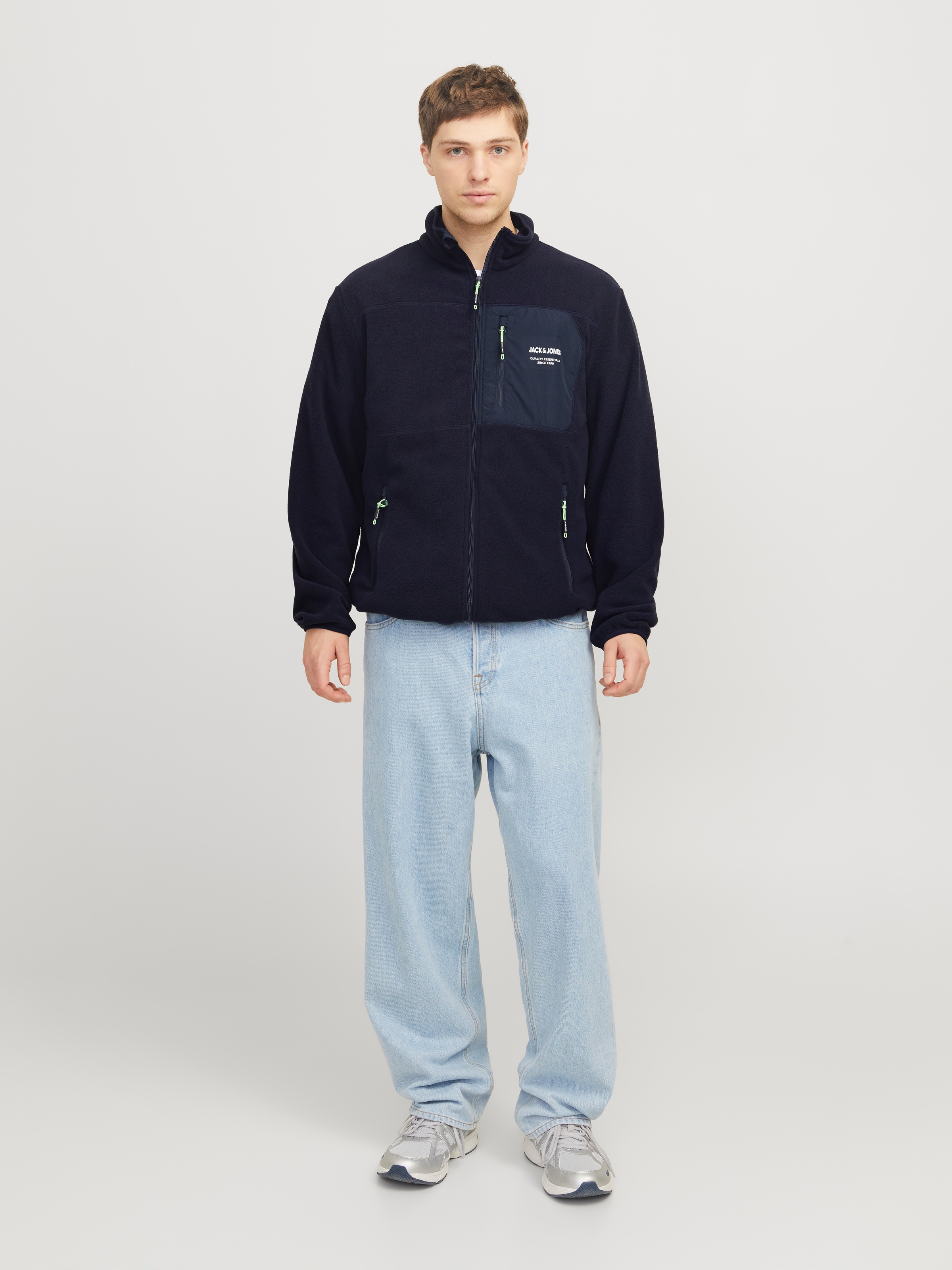 Thumbnail - Jack & Jones Outdoorjacke "JJTHEO – Fleecejacke mit Stehkragen und Logoprint" Print, modisch, regular fit, Web, Stehkrag...