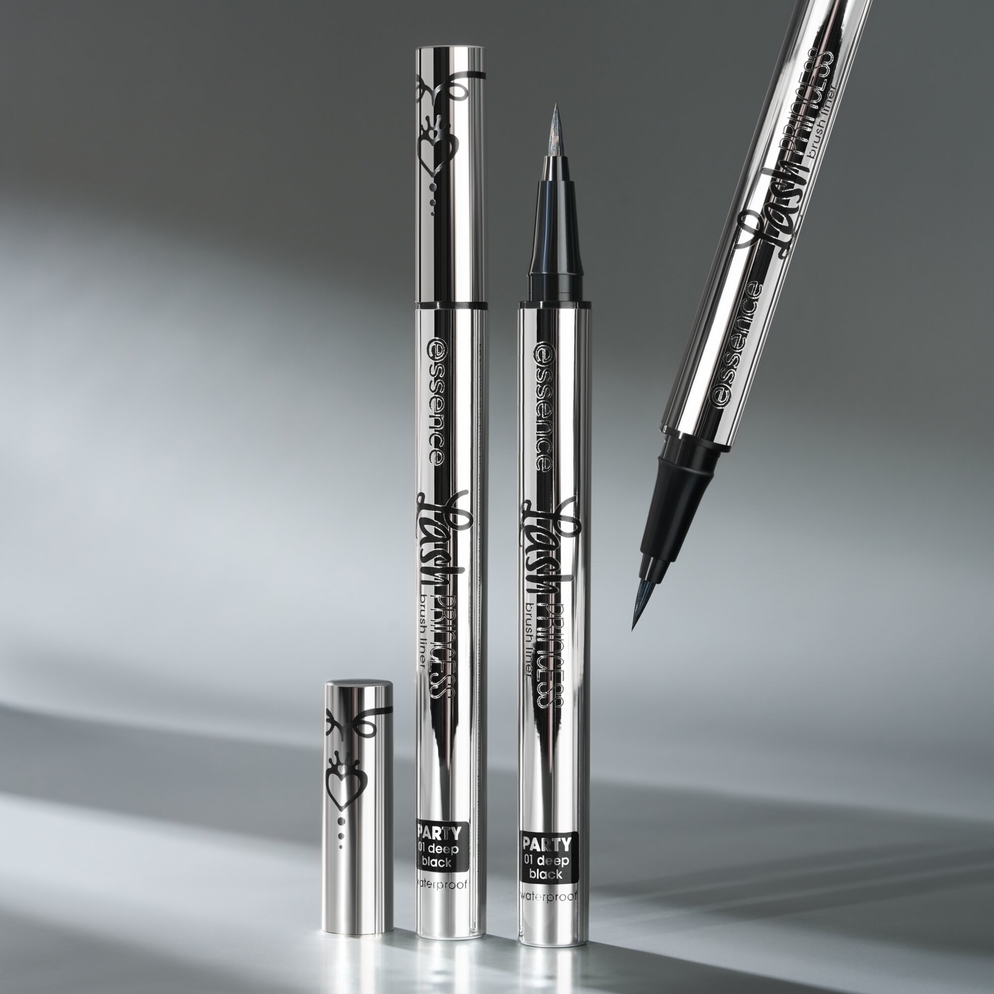 Essence Eyeliner »LASH PRINCESS BRUSH LINER PARTY«