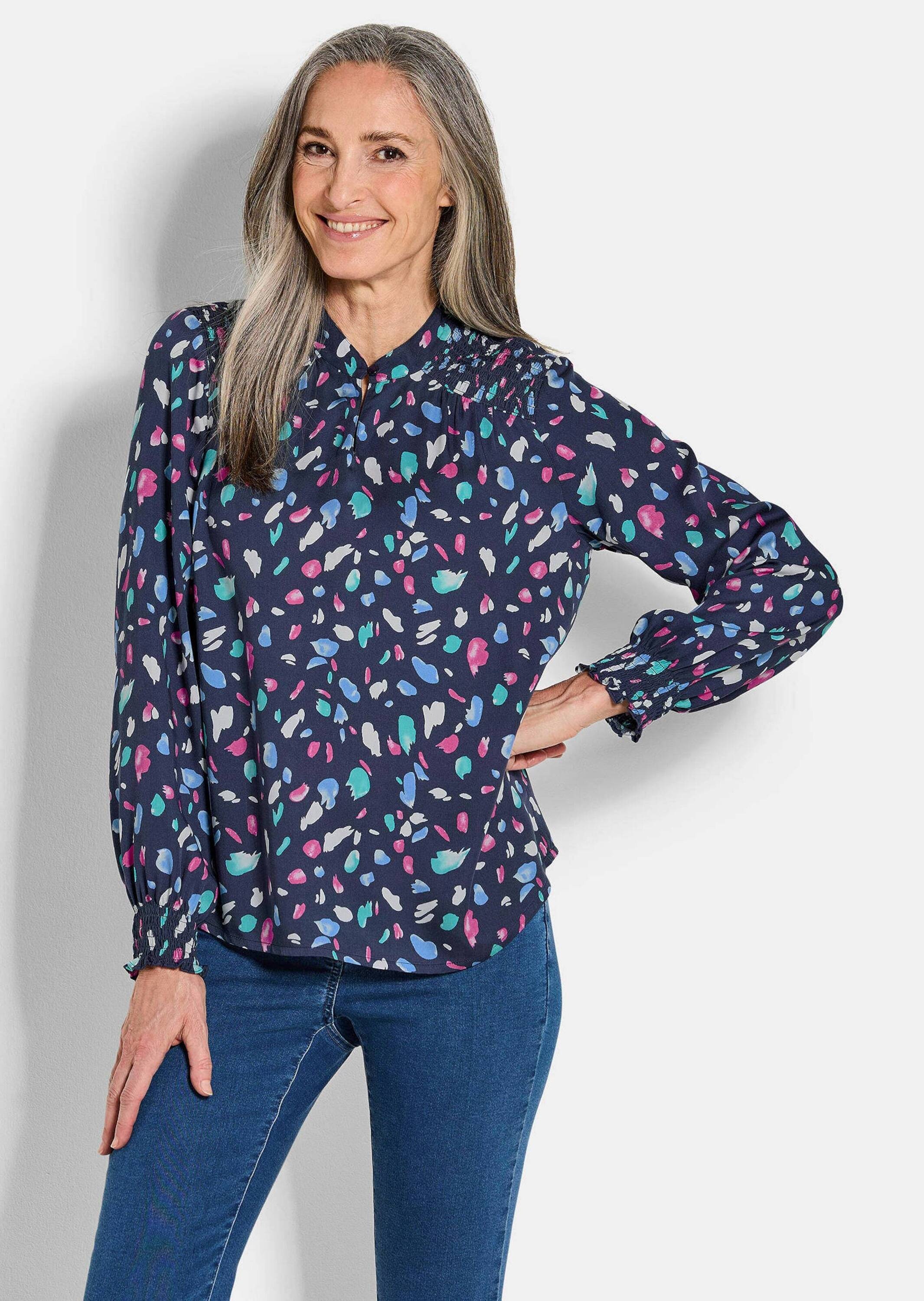 GOLDNER Klassische Bluse »Kurzgröße Satin-Bluse mit Smok-Details«
