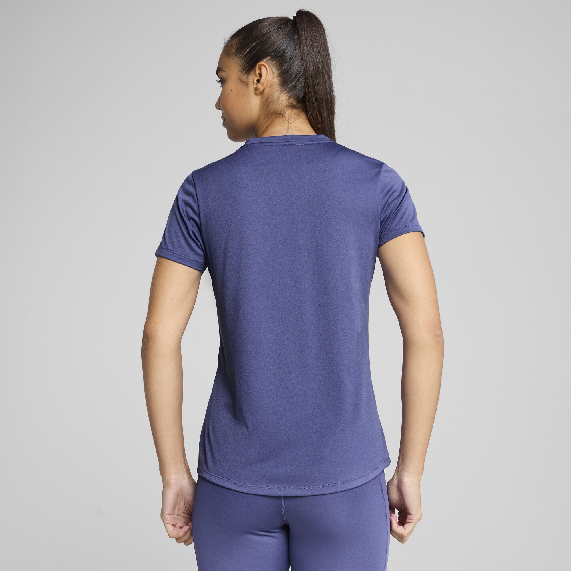 PUMA Trainingsshirt »TAD ESSENTIALS T-Shirt mit V-Ausschnitt Damen«