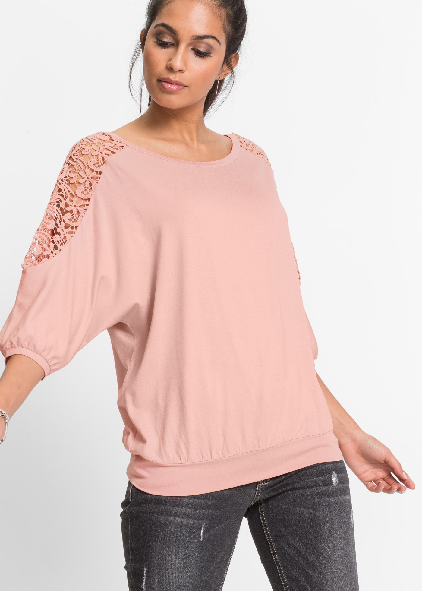 bonprix oversized, 3/4-Fledermausärmel mit Cut-Outs mit Spitzeneinsätzen