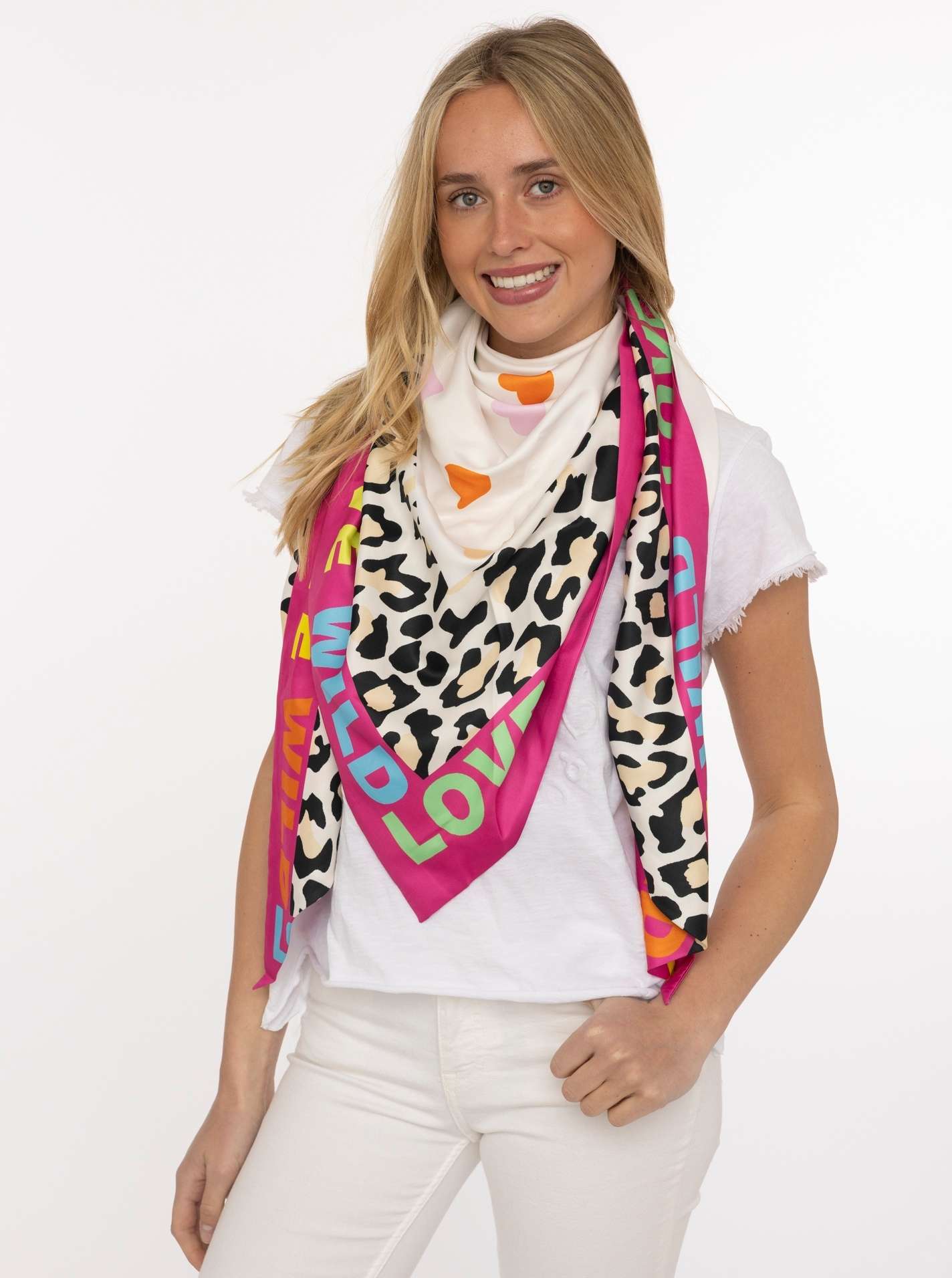 Zwillingsherz Dreieckstuch ""Wild Love"" farbenfroh, Leo-Design mit "LOVE" Schriftzug, glänzende Oberfläche