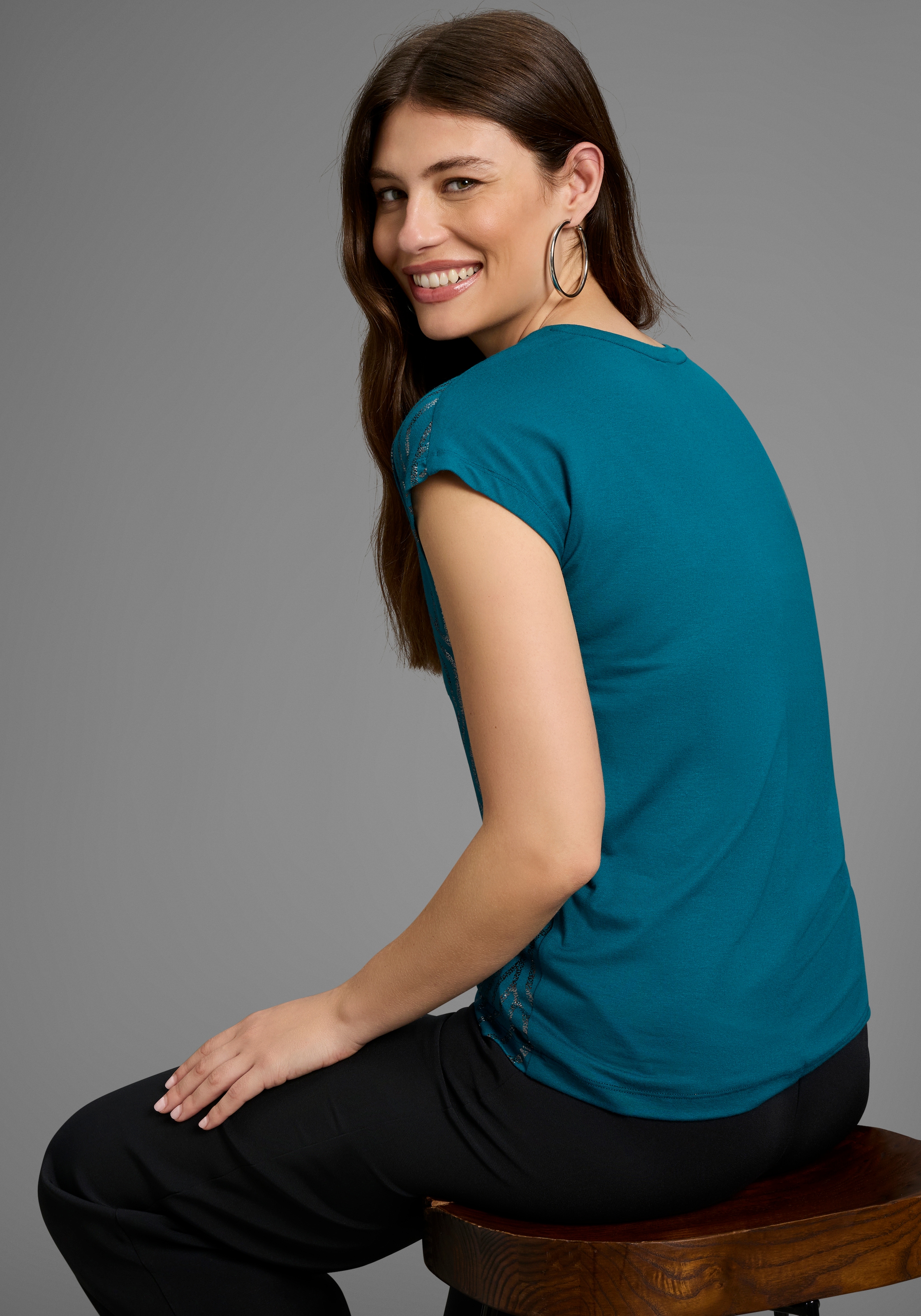 Laura Scott Rundhalsshirt aus elastischem Jersey, Kurzarm-Design, figurumspielende Passform