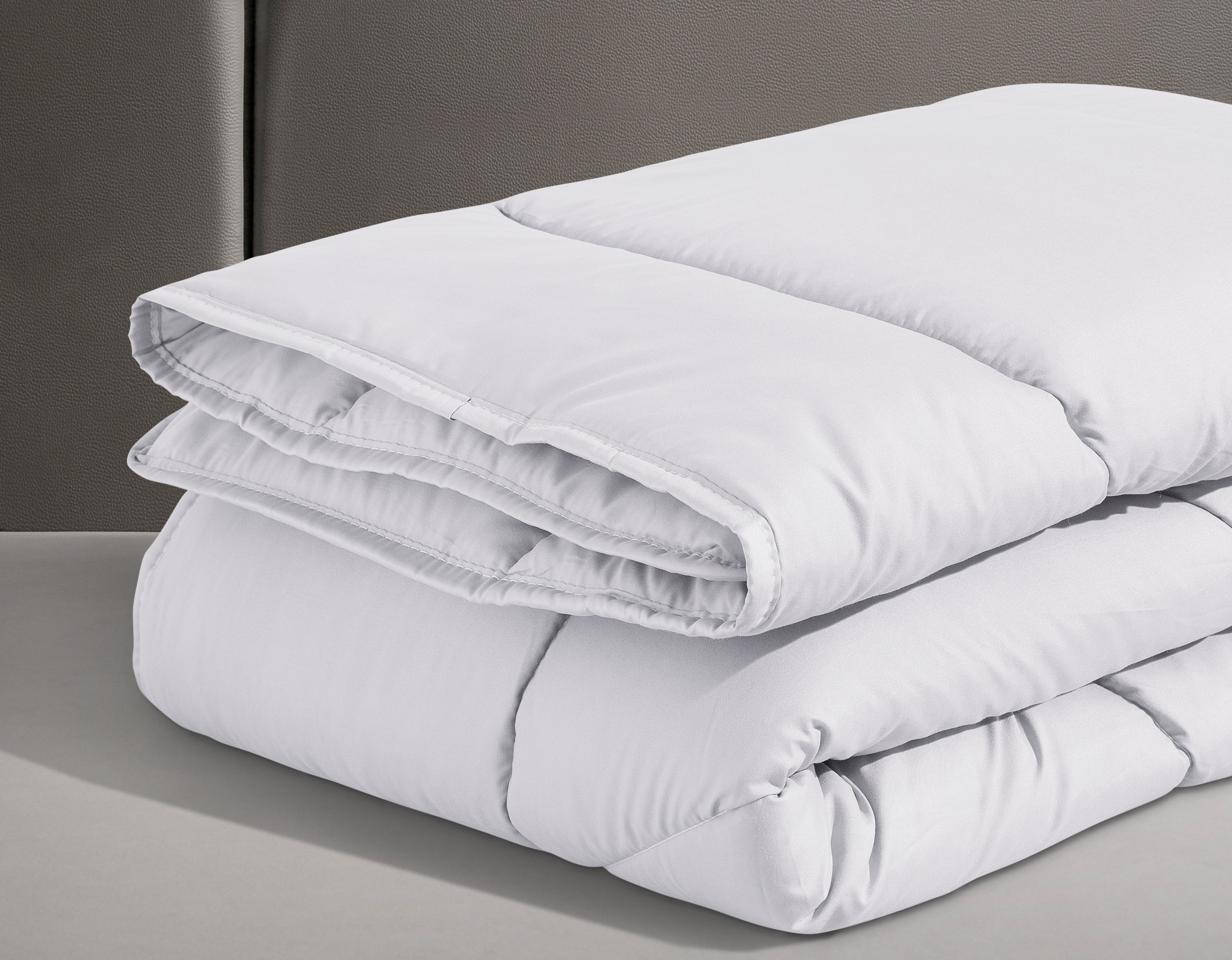 OTTO home Microfaserbettdecke "Microlux, Bettdecke 135x200 cm und Übergrößen bis 240x220cm" leicht Füllung Feuchtigkeitsregulierende 3D Klimafaser (Polyester) 1 Stk. tlg. fest versteppter Bezug - keine Bettwäsche nötig, Sommer, Winter