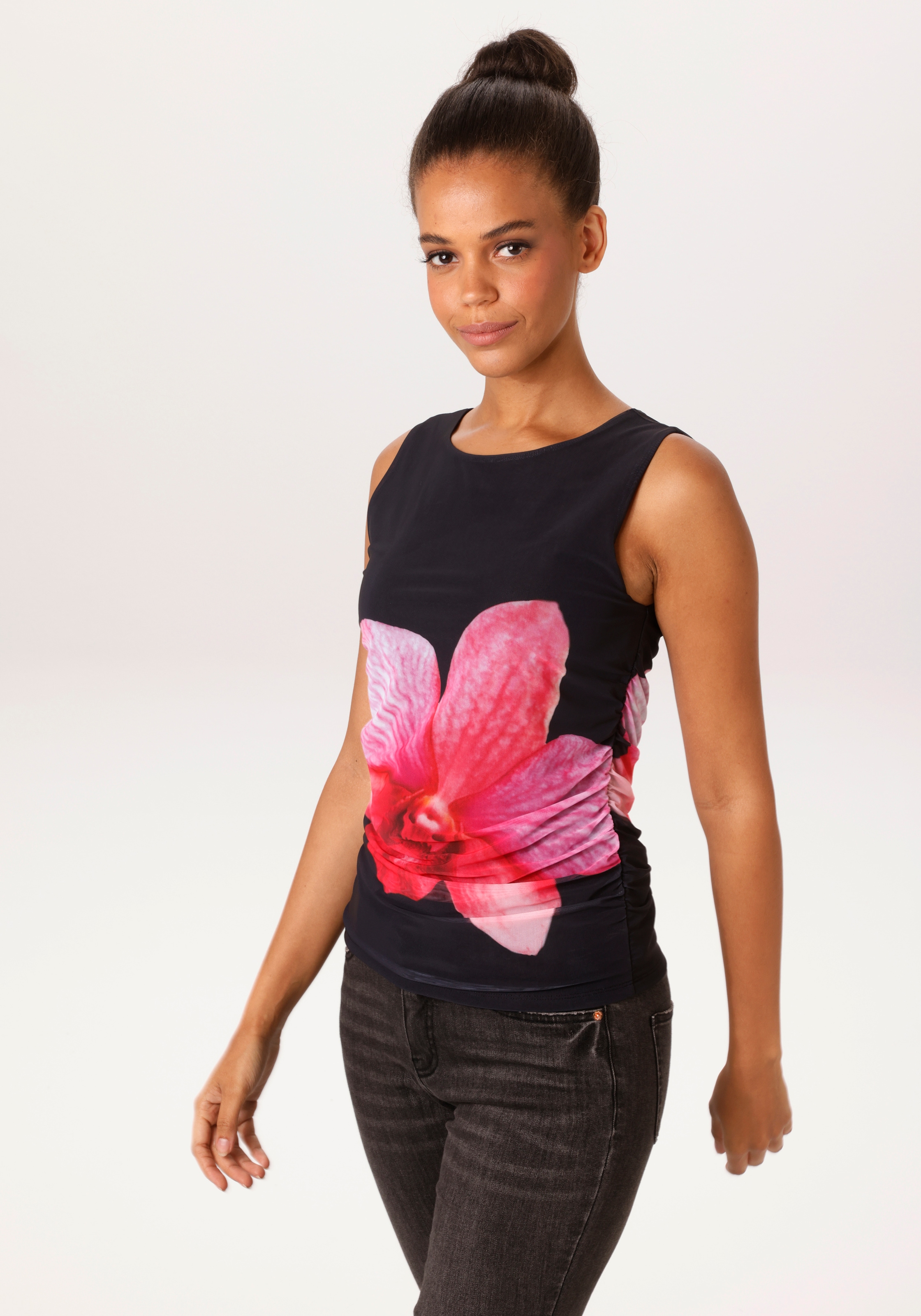 Aniston CASUAL T-Shirt mit großflächiger Batikblüte vorne und hinten - NEUE günstig online kaufen