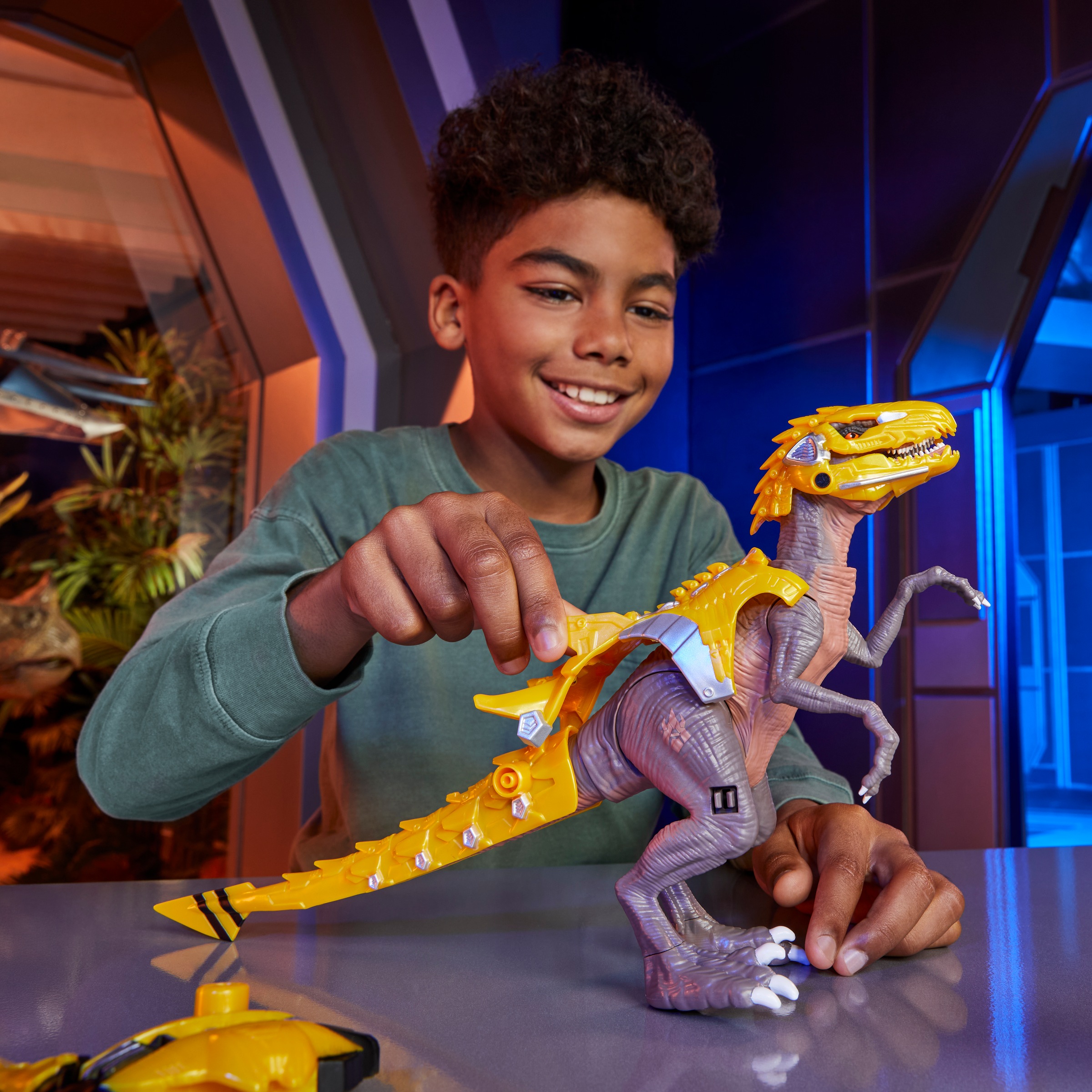 MGA ENTERTAINMENT Actionfigur »Armosaurs Armor-Up Dinosaur- Yellow Raptor - Blaze«