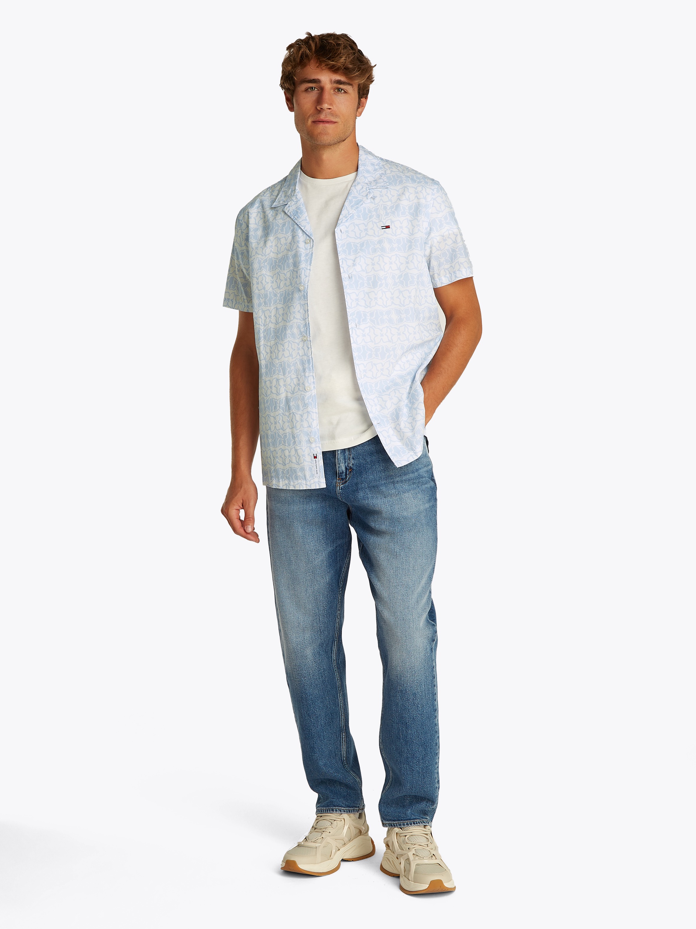 Thumbnail - Tommy Jeans "TJM REG AOP SS SHIRT EXT" mit sommerlichen Print