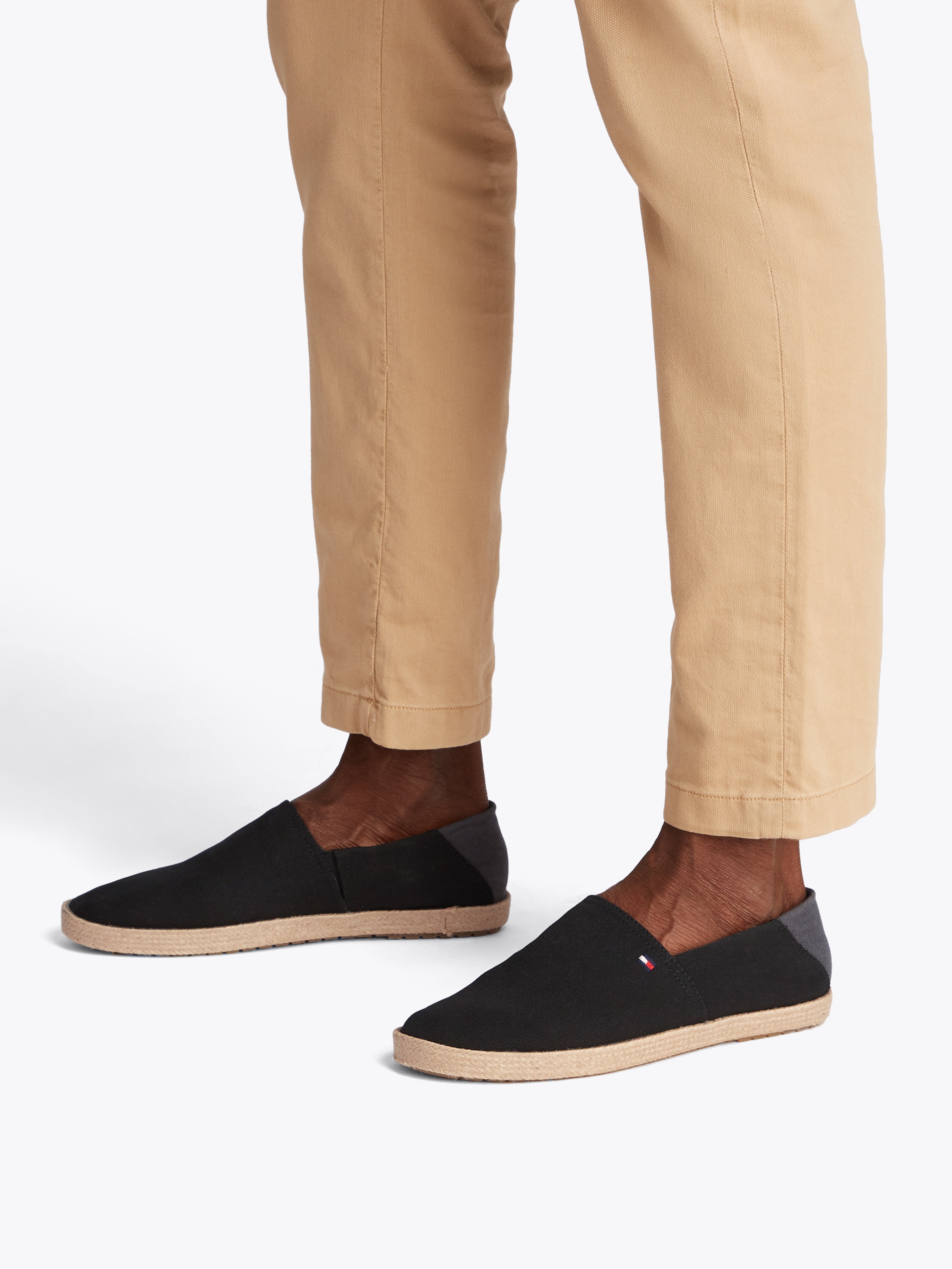 Tommy Hilfiger Slipper »HILFIGER ESPADRILLE CORE TEXTILE«, Schlupfschuh, Espadrilles, Sommerschuh, Kontrastbesatz an der Ferse