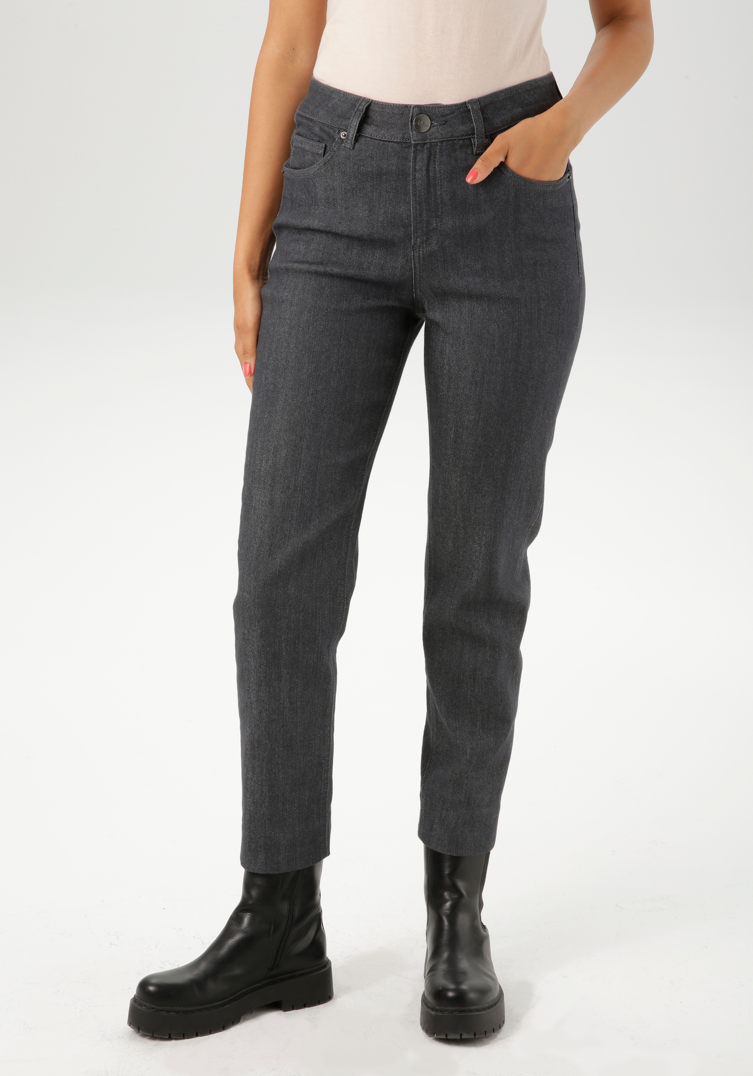 Aniston SELECTED Straight-Jeans in Straight-Form und mit moderner Waschung
