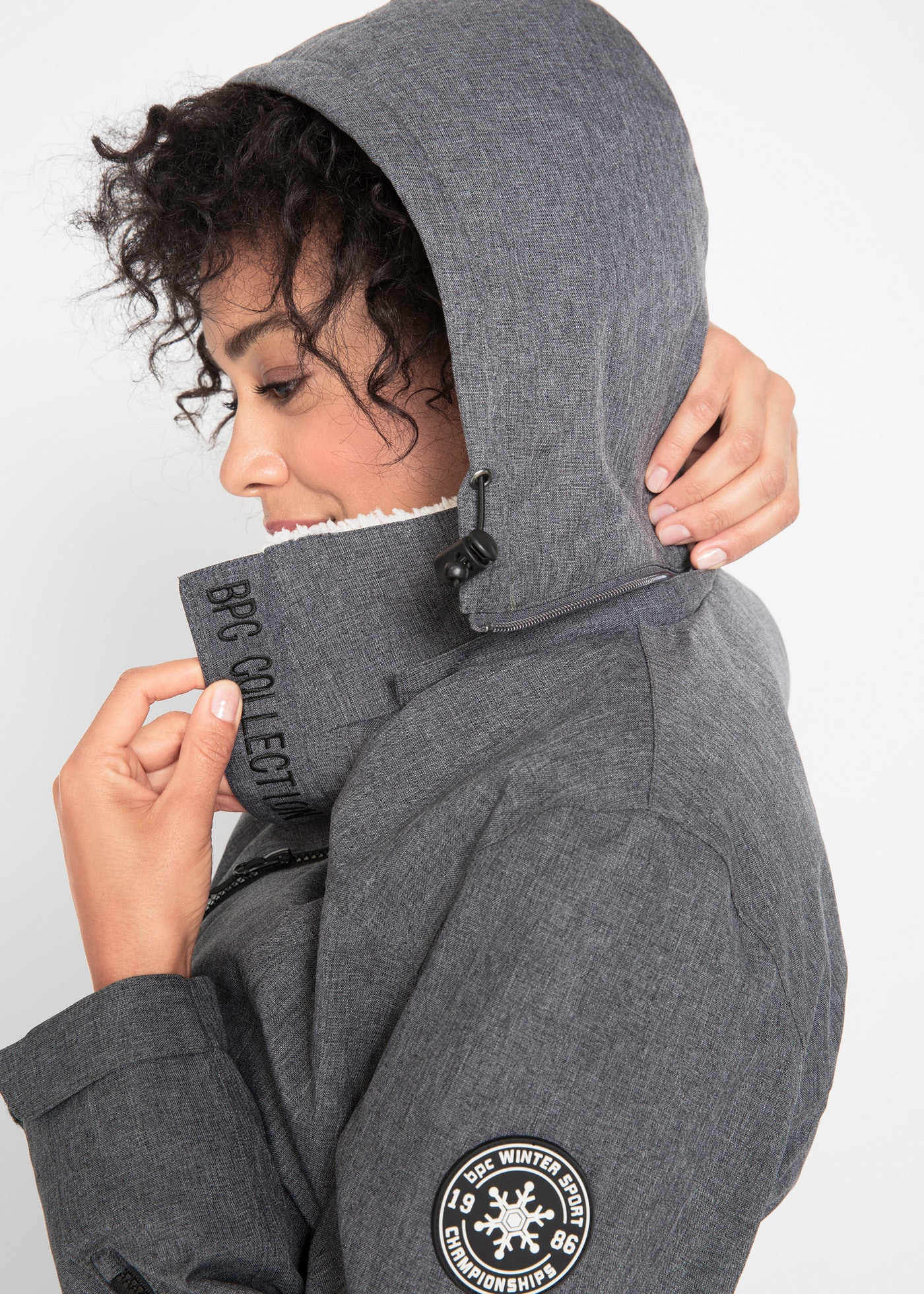 bonprix Funktionsjacke mit Kapuze Wasserdichte Winterjacke mit Outdoor-Funktion und Teddyfleece