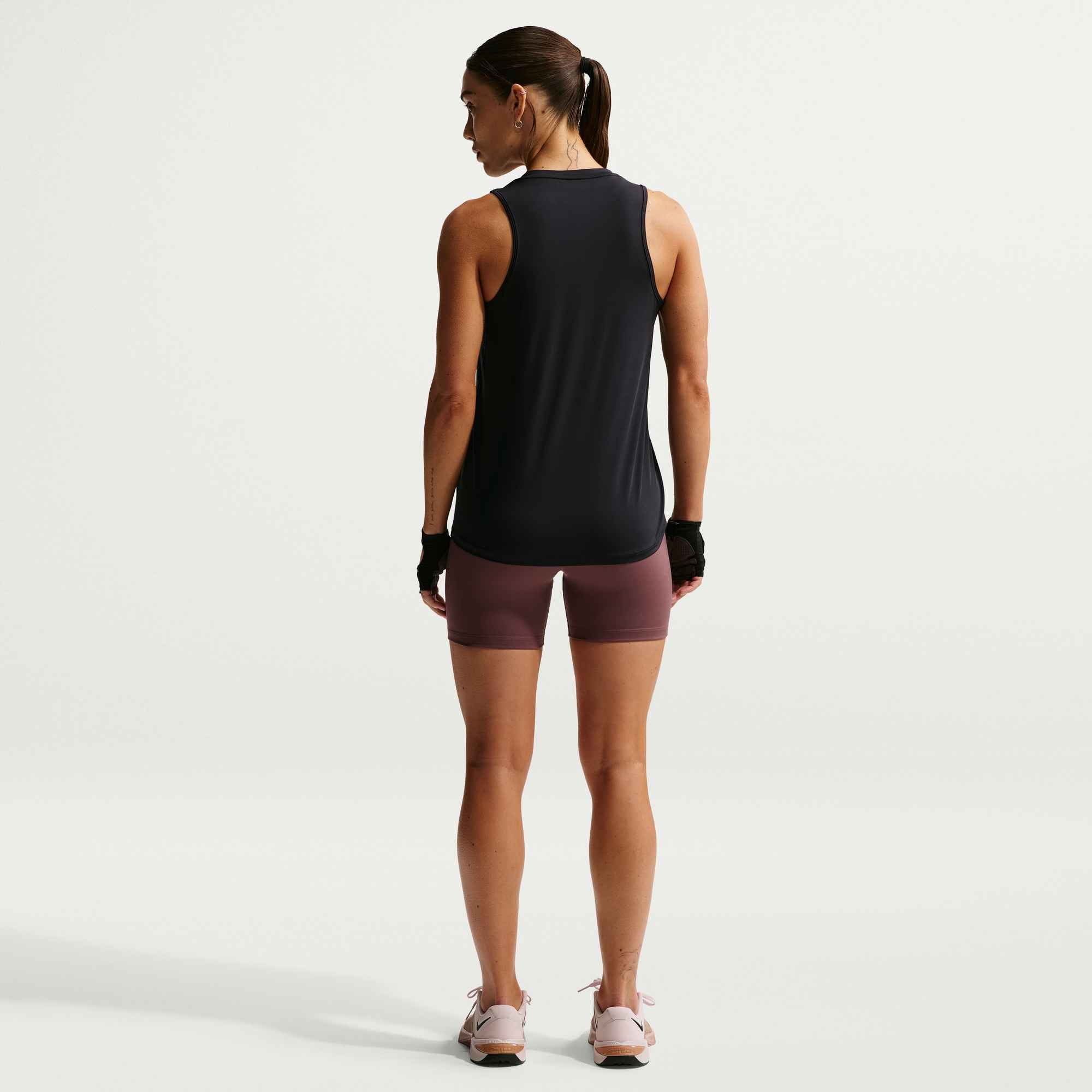 Nike Tanktop »W NK ONE CLASSIC DF TANK« sportlicher Stil, für Fitness, schweißableitende Technologie