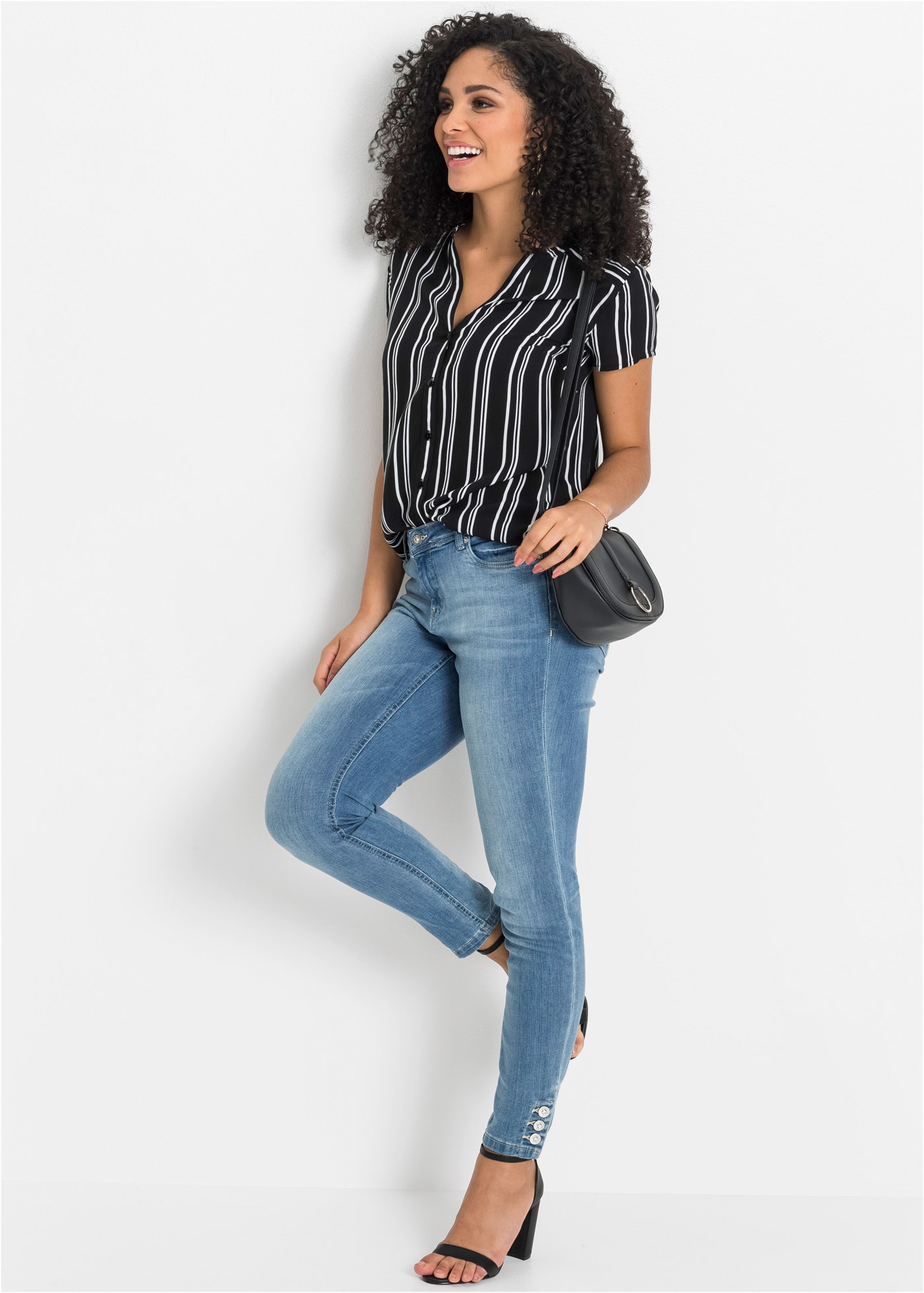bonprix Kurzarmbluse Regular Fit, für Businessmode, aus Viskose, feminin gestaltet