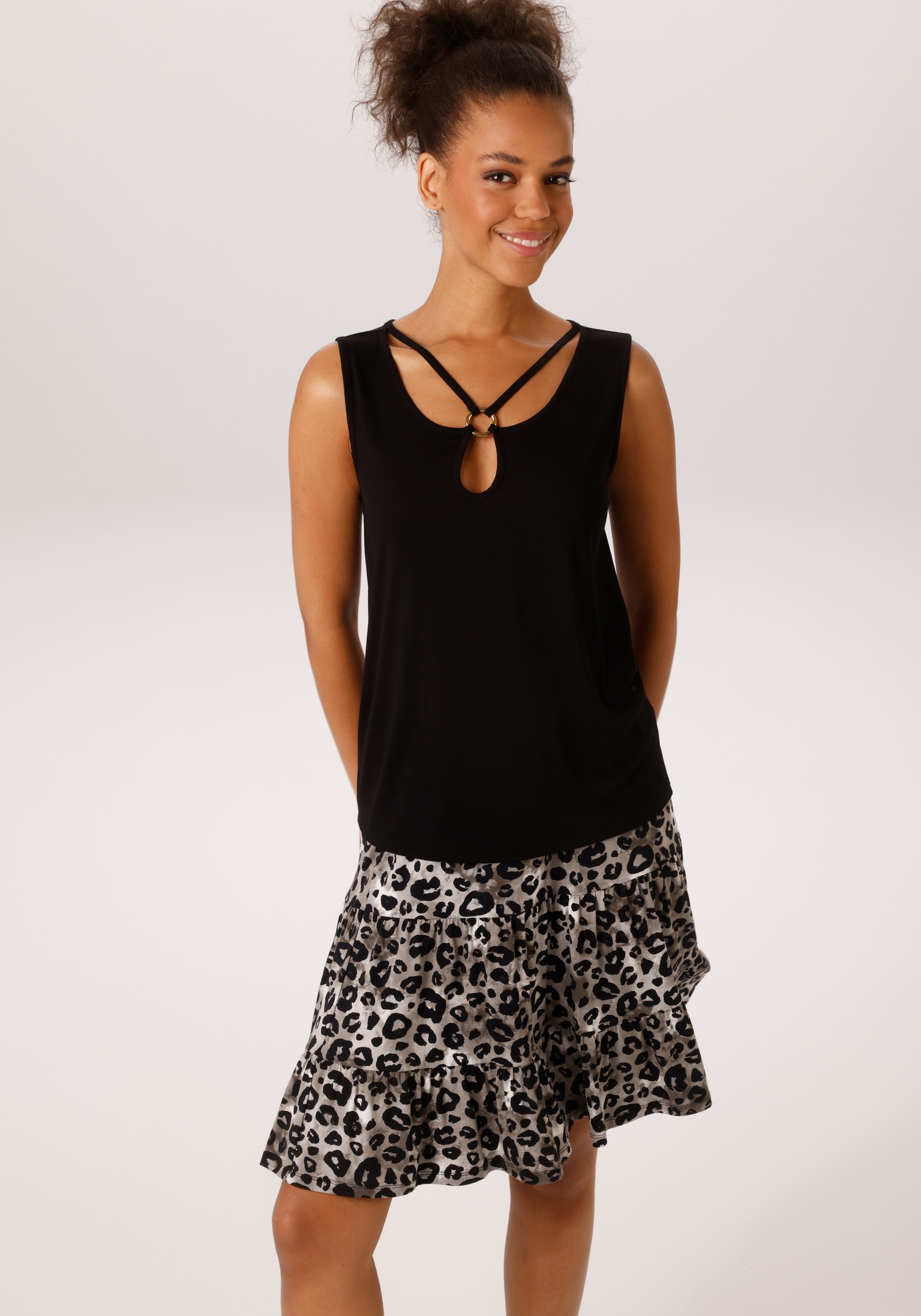 Aniston CASUAL Tanktop mit raffiniertem V-Ausschnitt