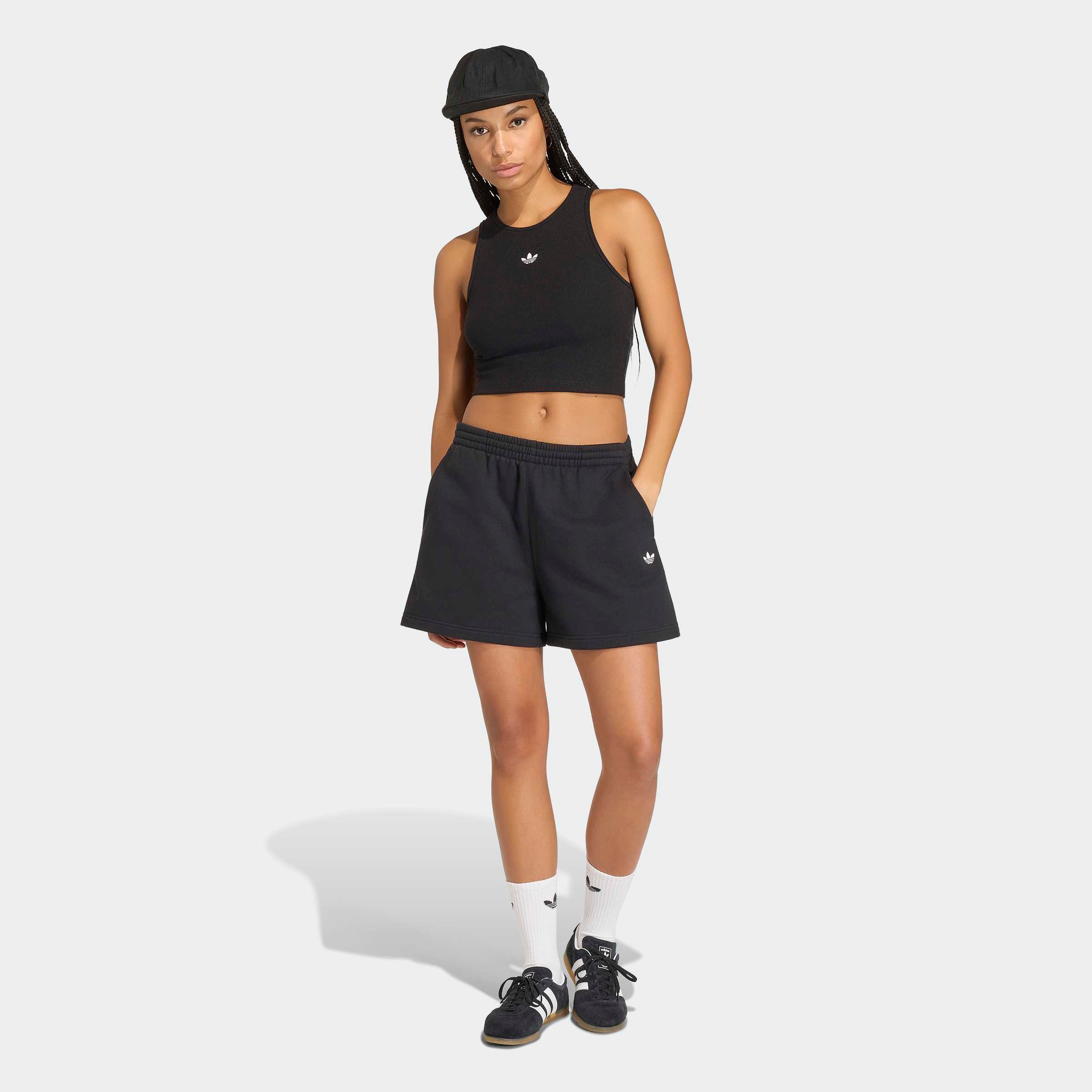 adidas Originals Shorts »ESS FL«  mit engem Schnitt, aus Baumwolle und Polyester