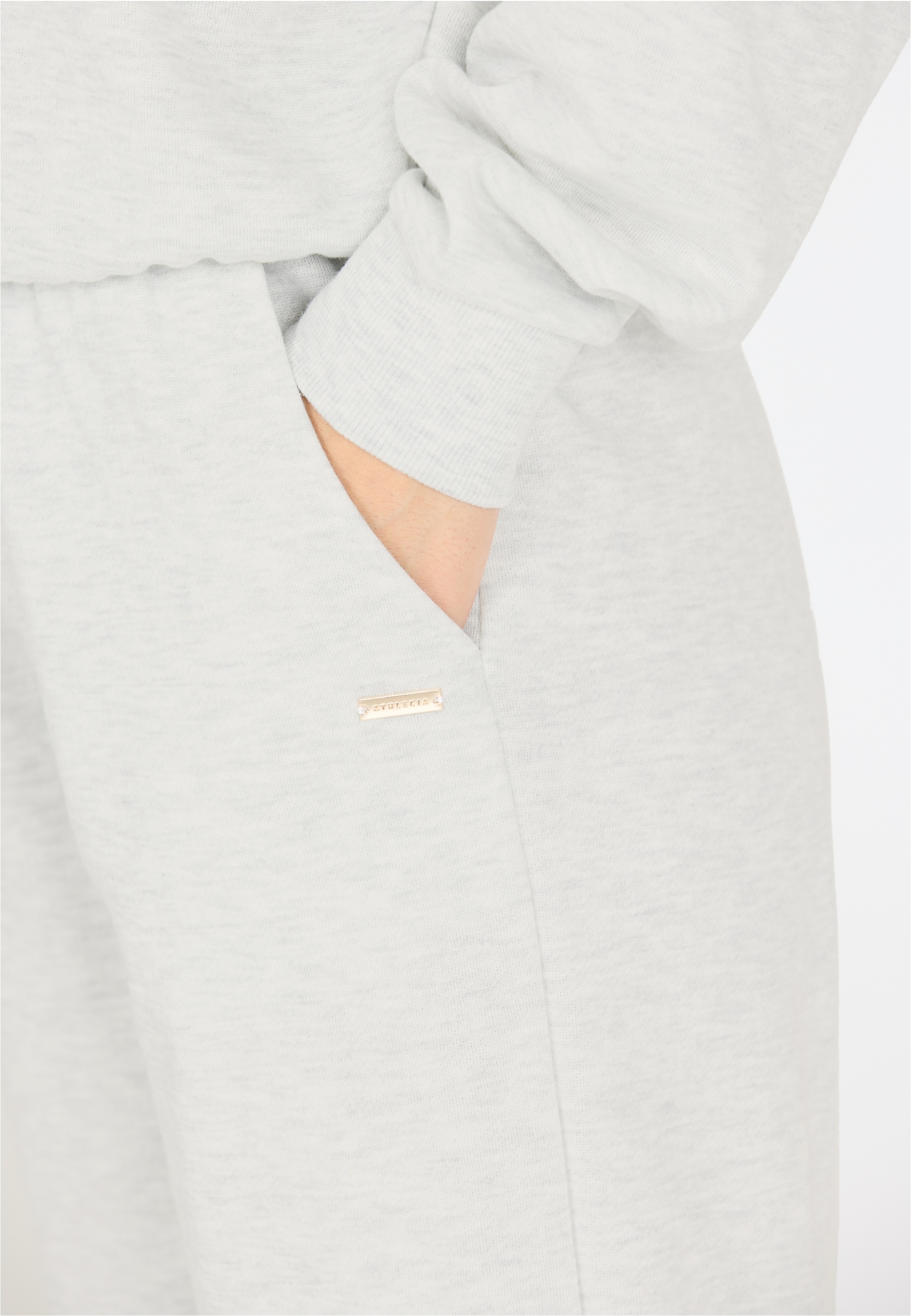 ATHLECIA Sweathose »Carmen«, Mit weichem und atmungsaktivem Tragekomfort