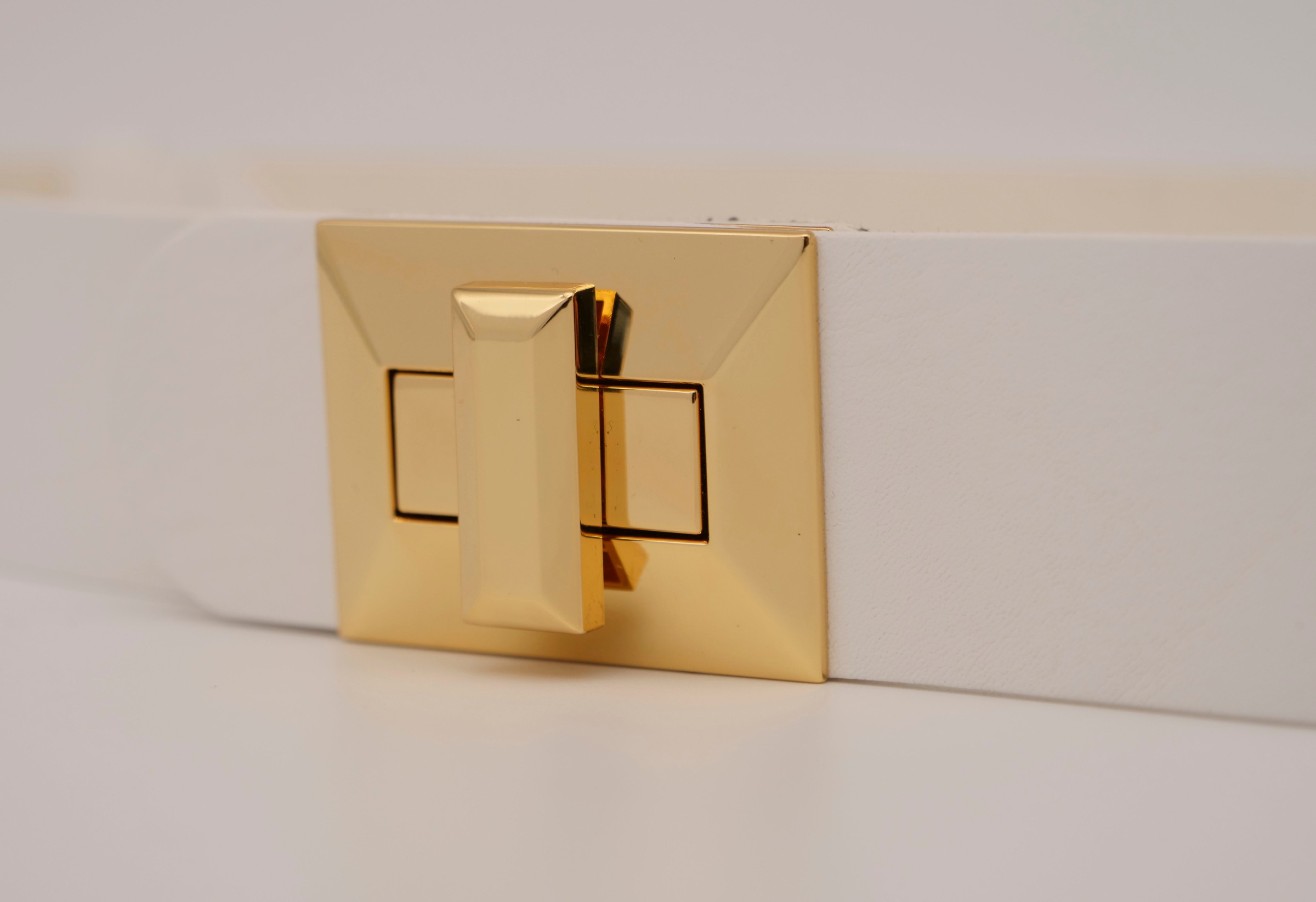 AnnaMatoni Ledergürtel, mit goldener Schließe